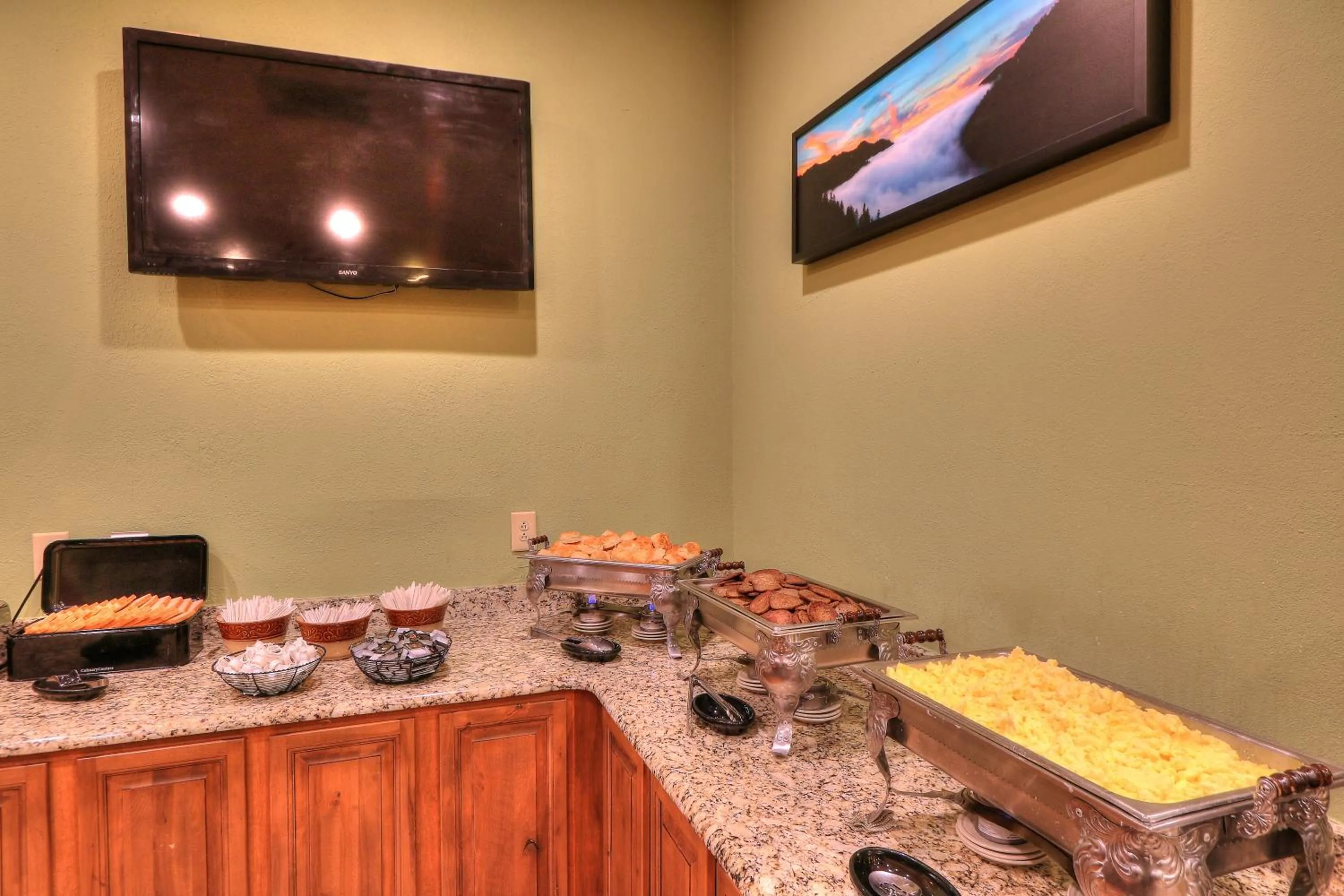 Breakfast in Edgewater Hotel and Conference Center