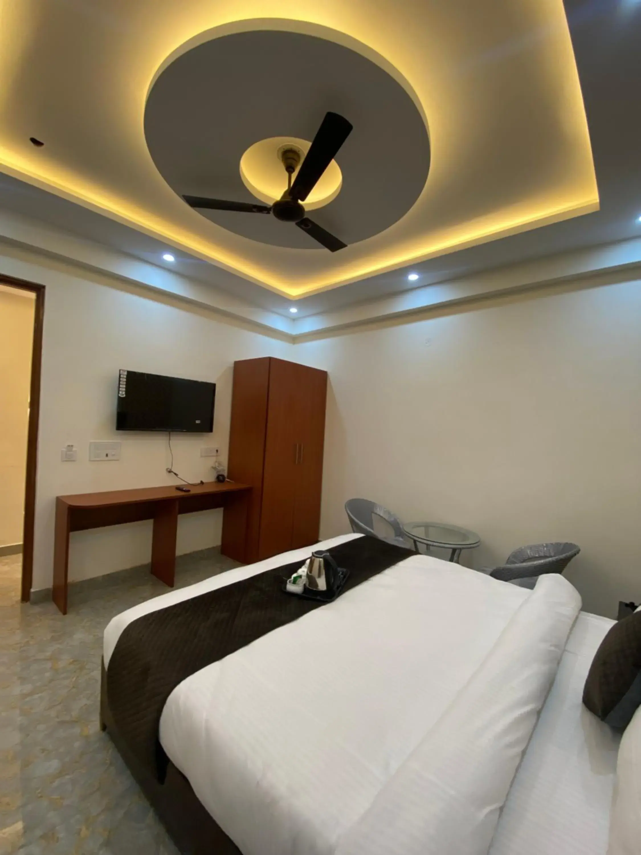 Communal lounge/ TV room, Bed in Tulip Inn Communal lounge/ TV room, Bed in Tulip Inn