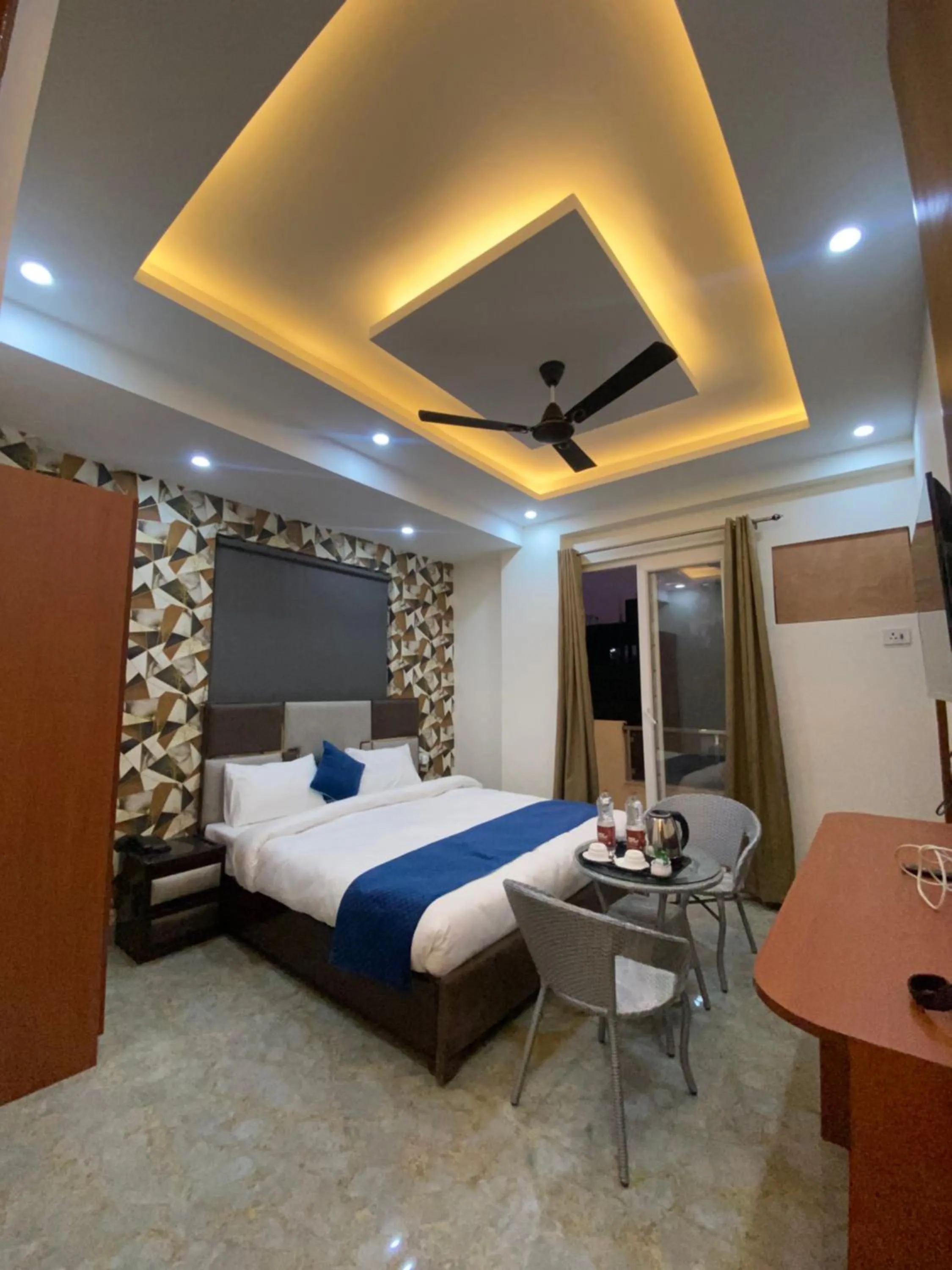 Photo of the whole room, Bed in Tulip Inn