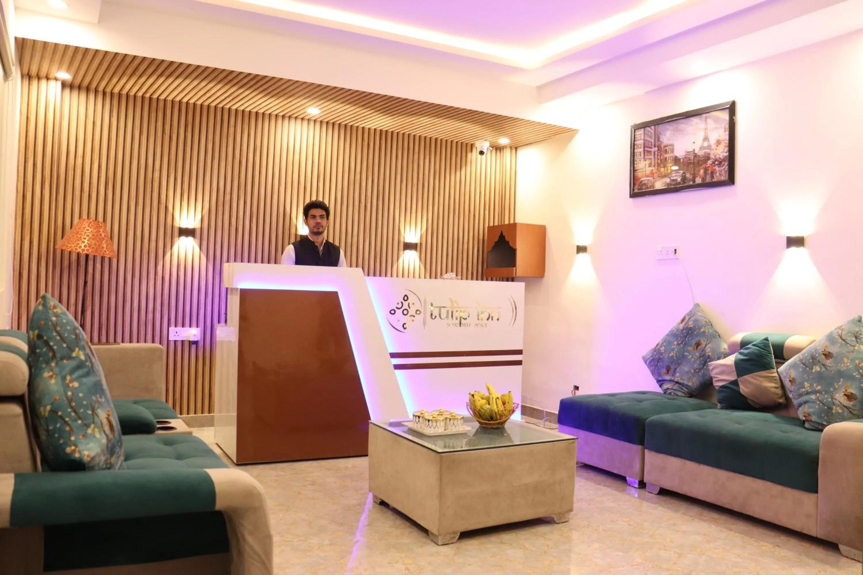 Communal lounge/ TV room in Tulip Inn