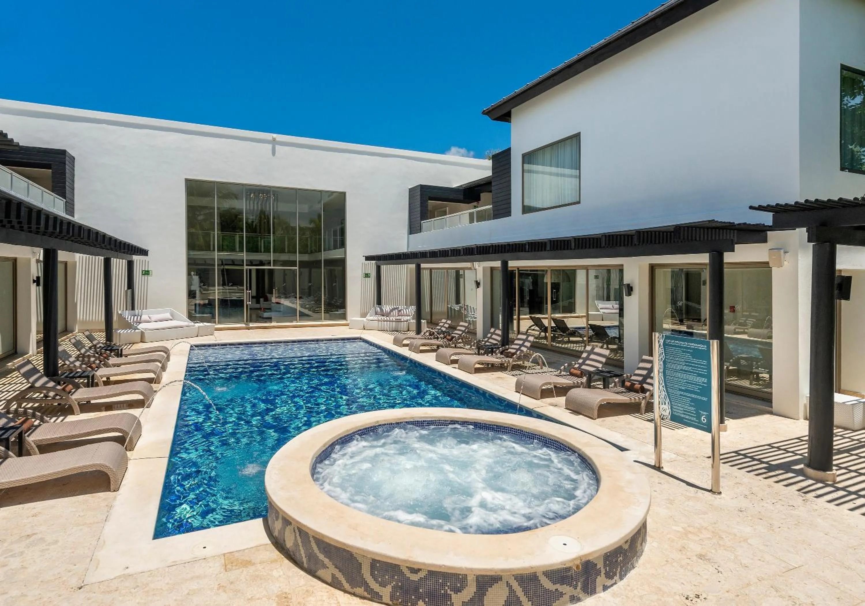 Swimming pool in Royalton CHIC Punta Cana, An Autograph Collection All-Inclusive Resort & Casino, Adults Only