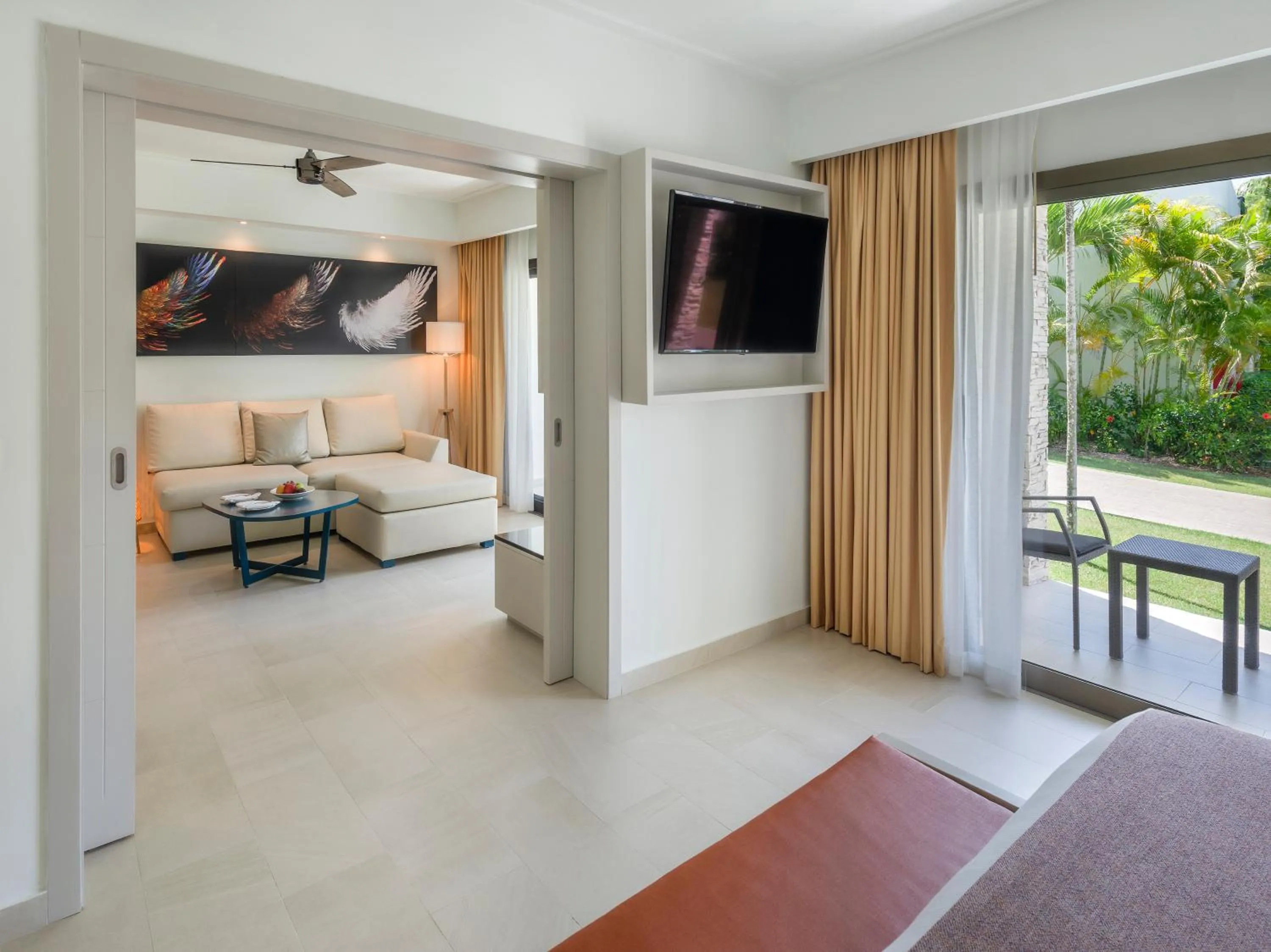 TV and multimedia, Bed in Royalton CHIC Punta Cana, An Autograph Collection All-Inclusive Resort & Casino, Adults Only