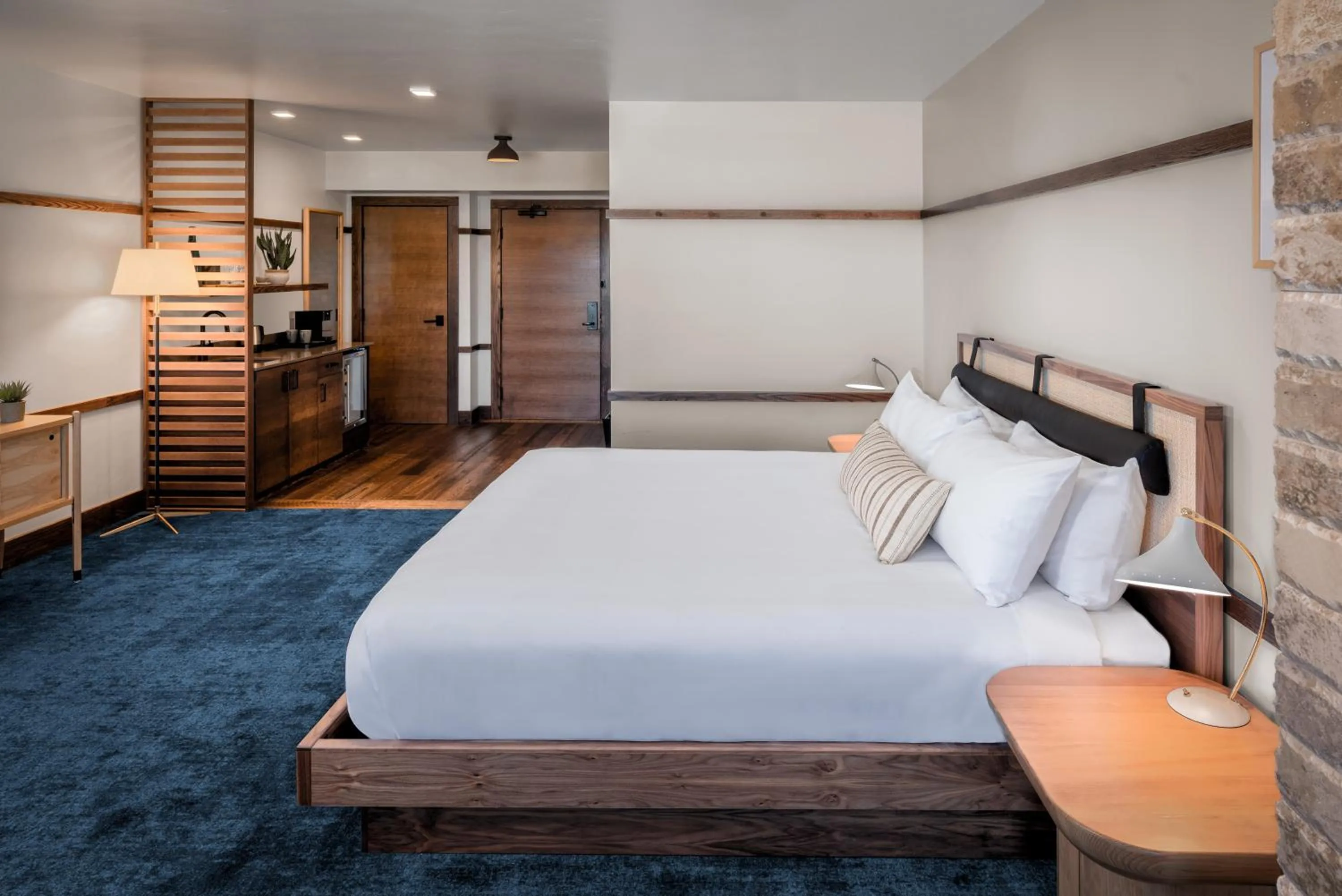 Photo of the whole room, Bed in Juniper Preserve