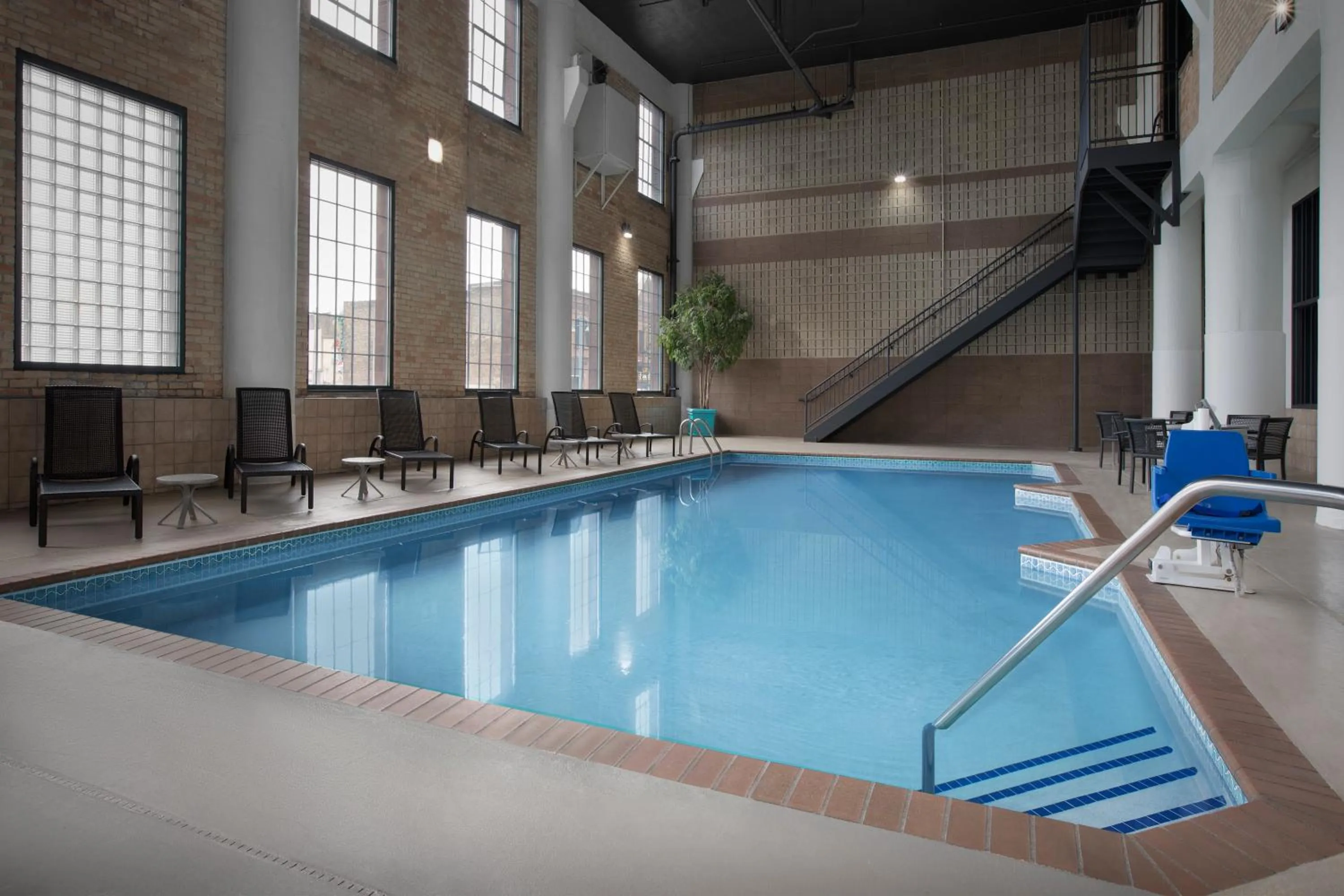 Swimming pool in The Suites Hotel at Waterfront Plaza