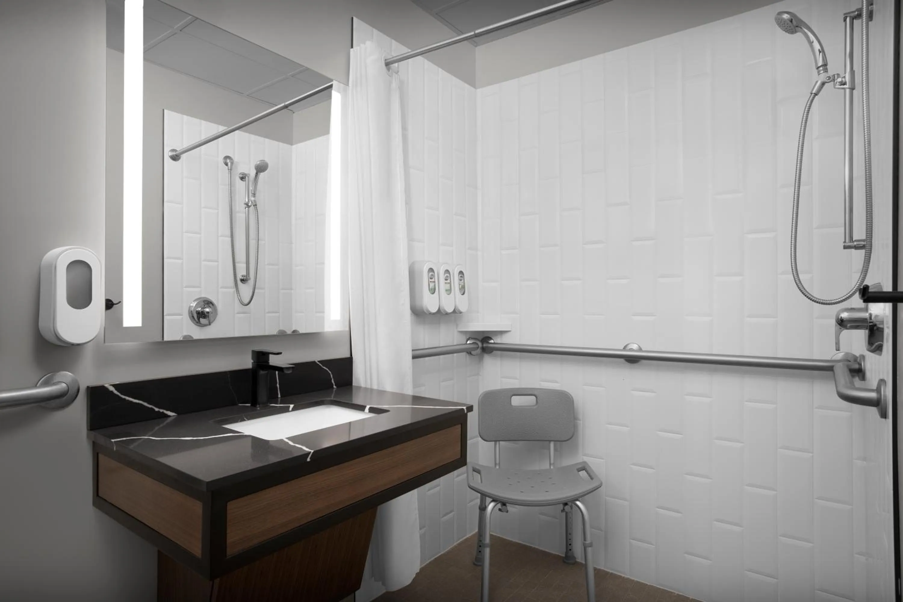 Bathroom in The Suites Hotel at Waterfront Plaza