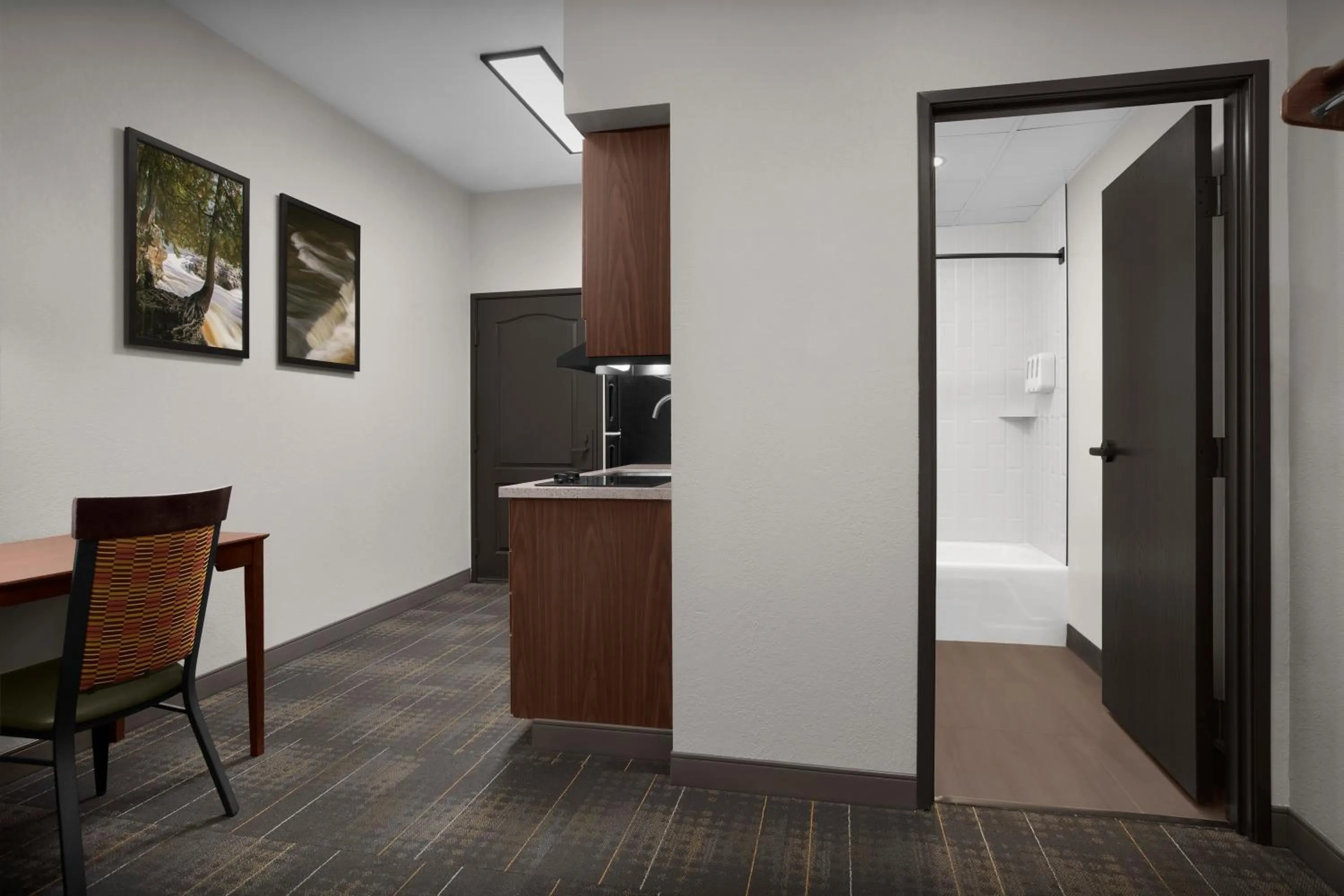 Bathroom in The Suites Hotel at Waterfront Plaza