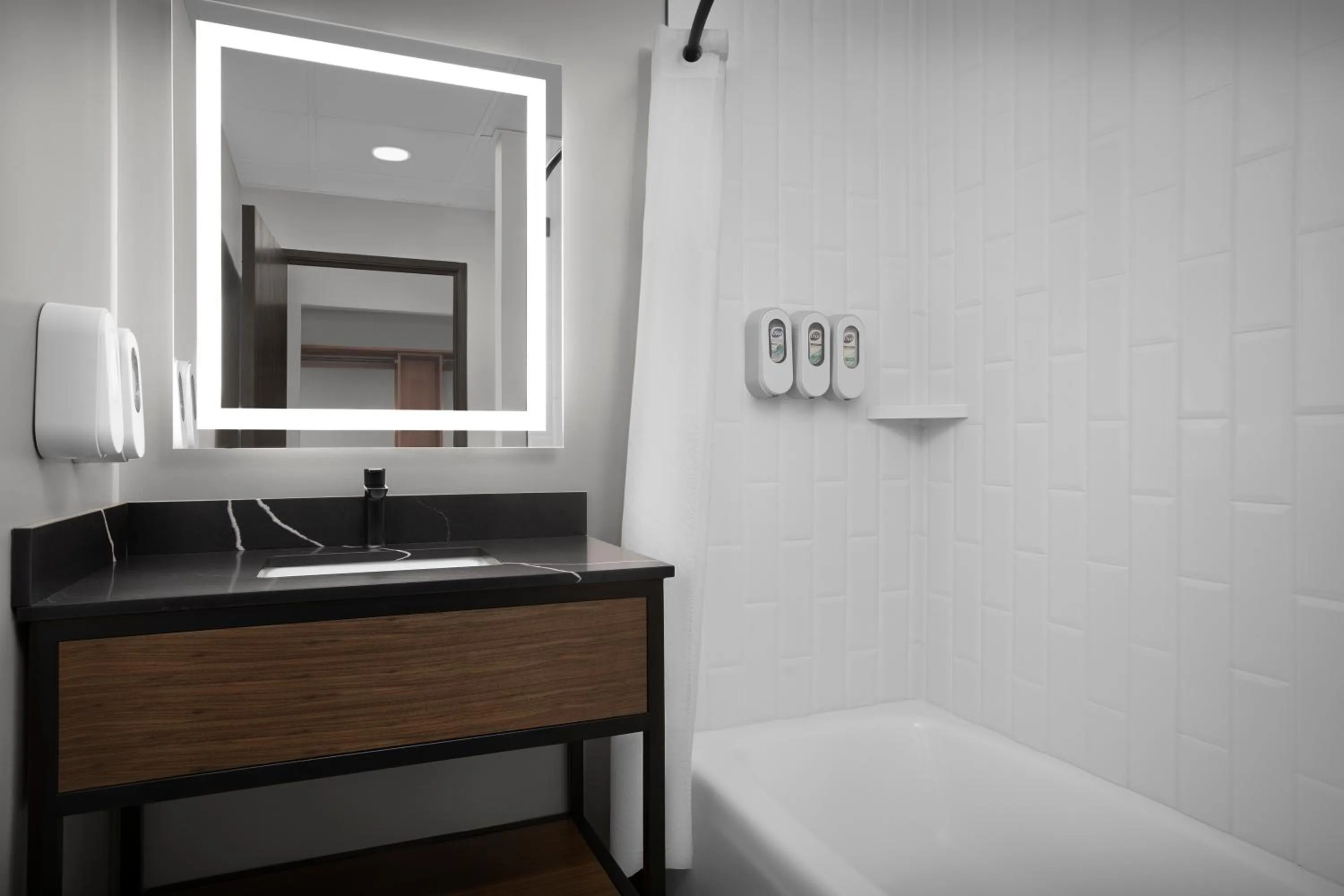 Bathroom in The Suites Hotel at Waterfront Plaza