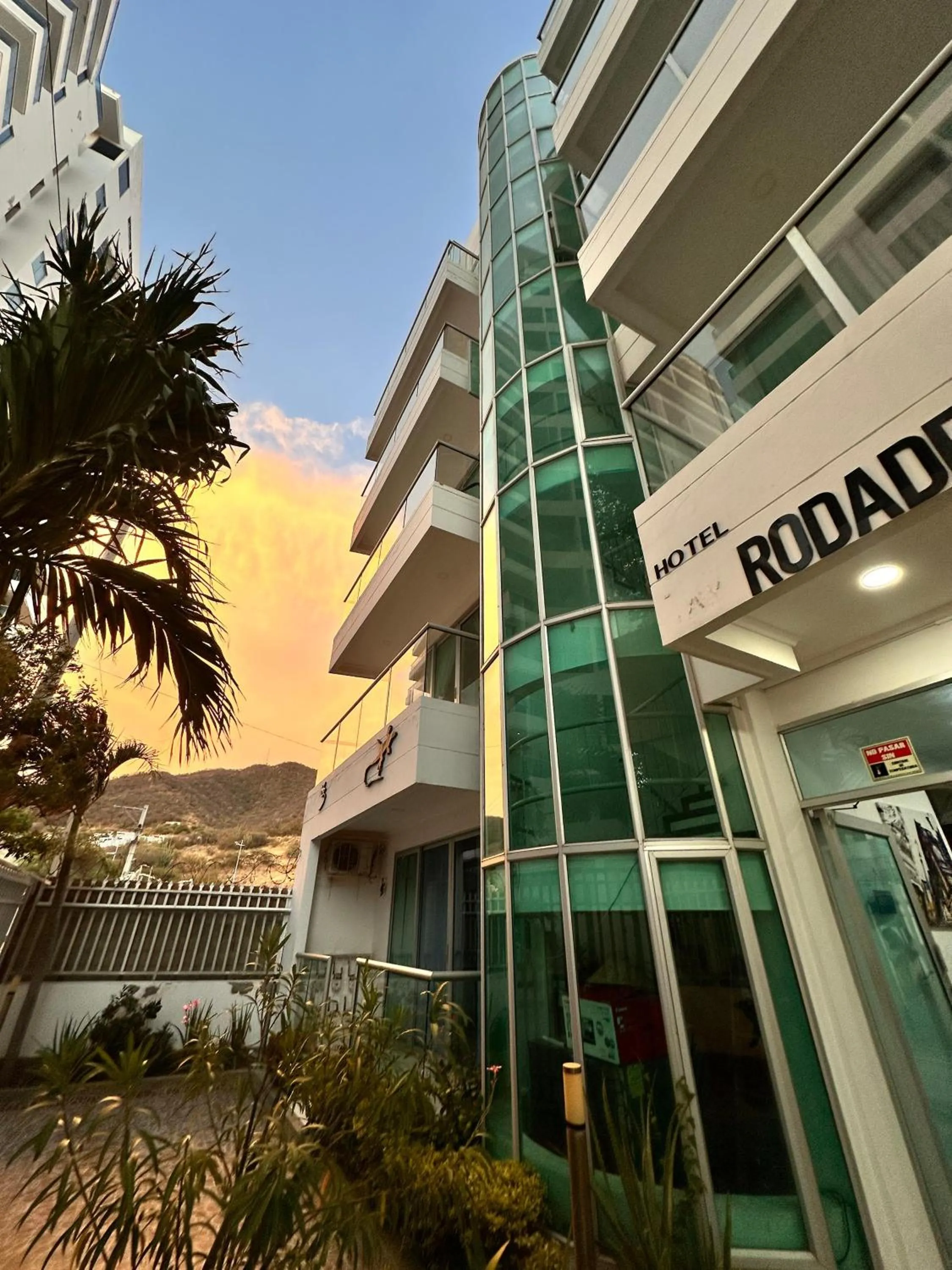 Facade/entrance in SGH Rodadero Suites