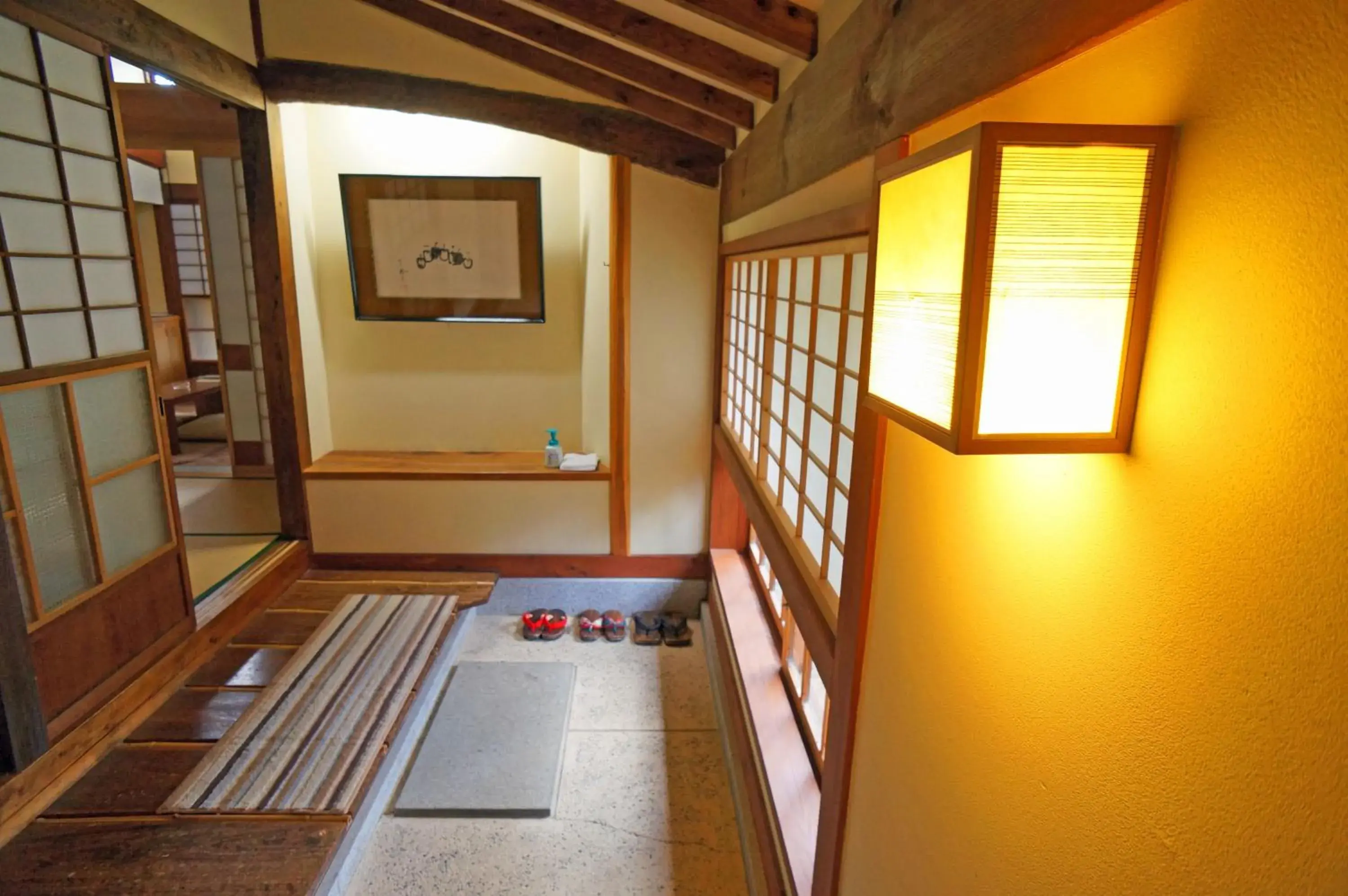 Facade/entrance in Mujinzo Facade/entrance in Mujinzo