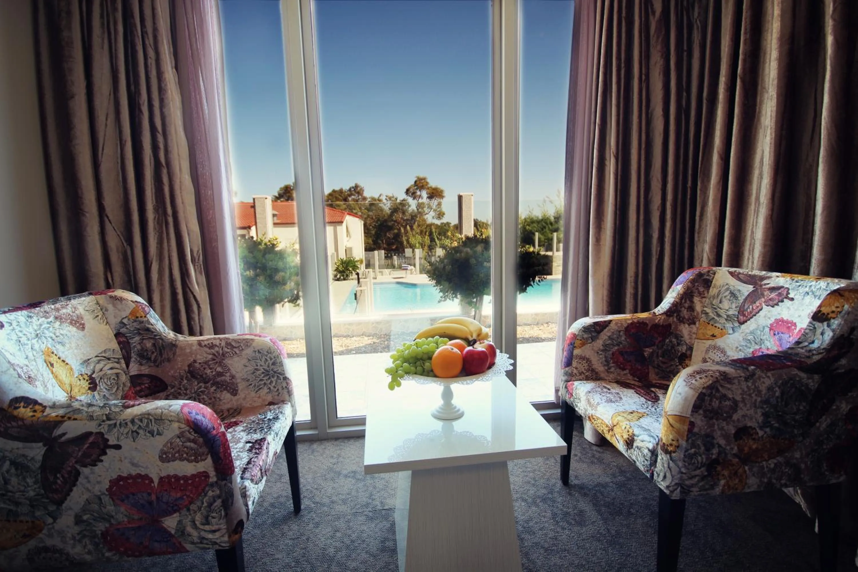 Seating area in Swan River Hotel