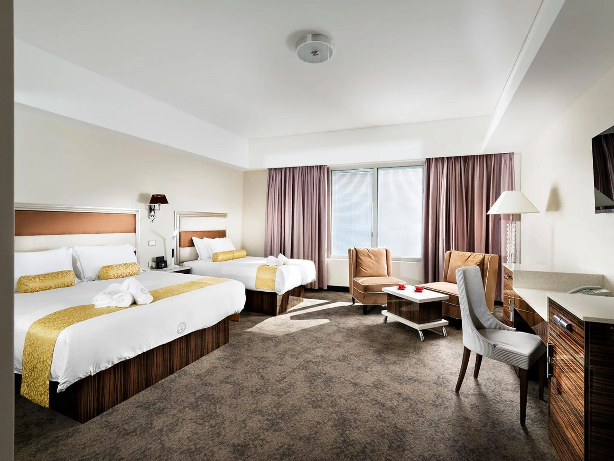 Photo of the whole room, Bed in Swan River Hotel