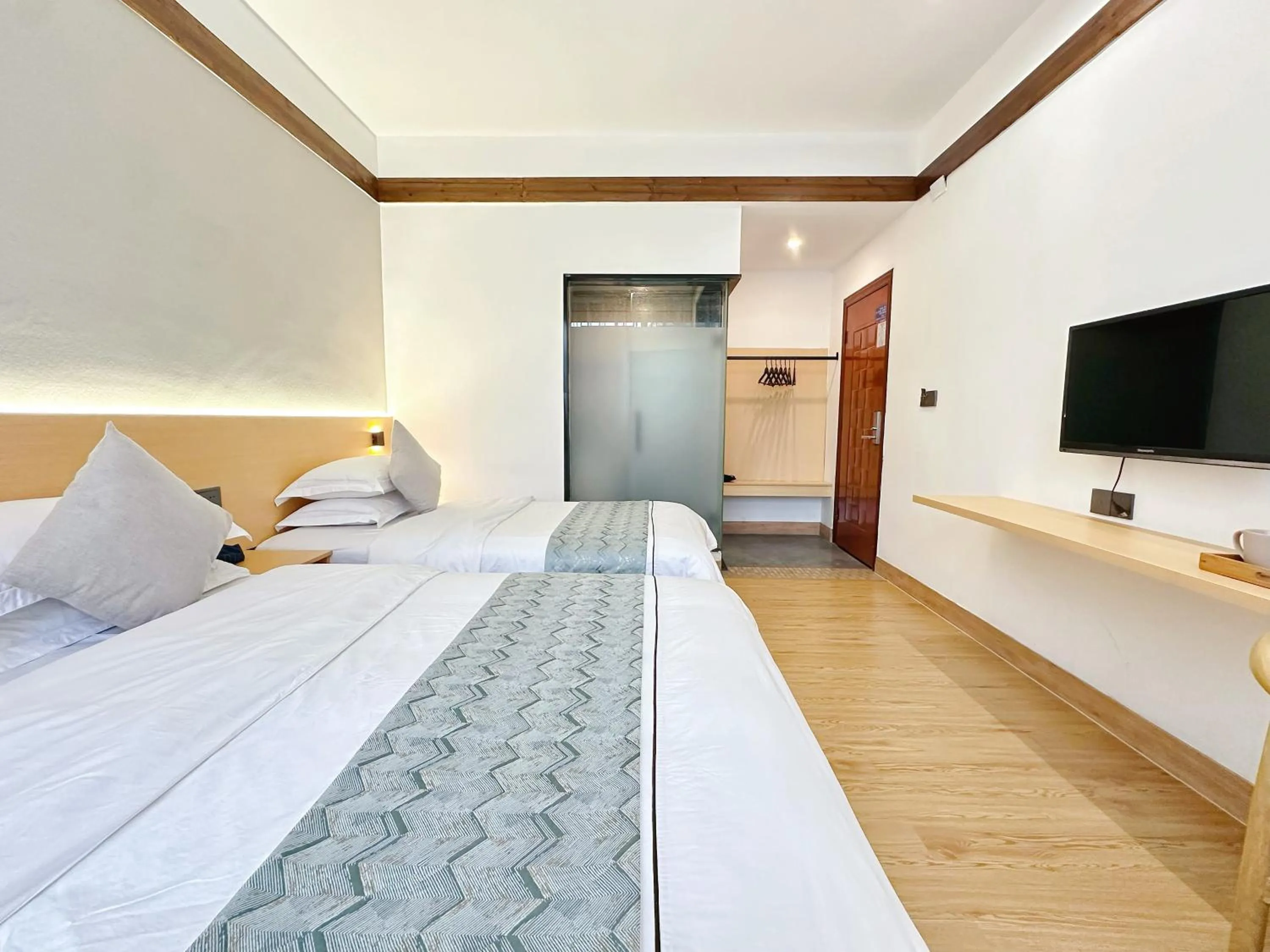 Photo of the whole room, Bed in Hemu House