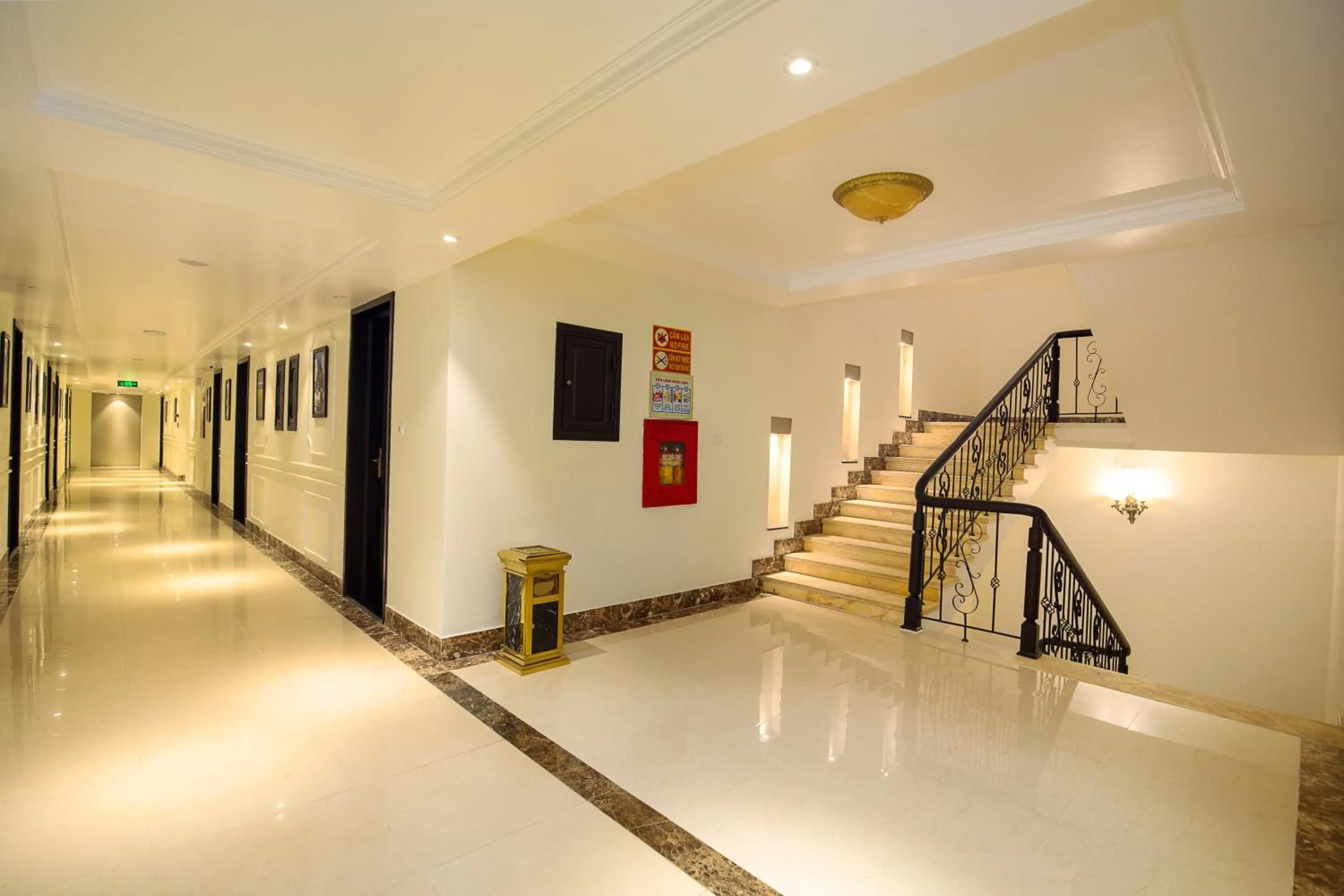 Communal lounge/ TV room in Hotel Sapa Square Affiliated by Melia