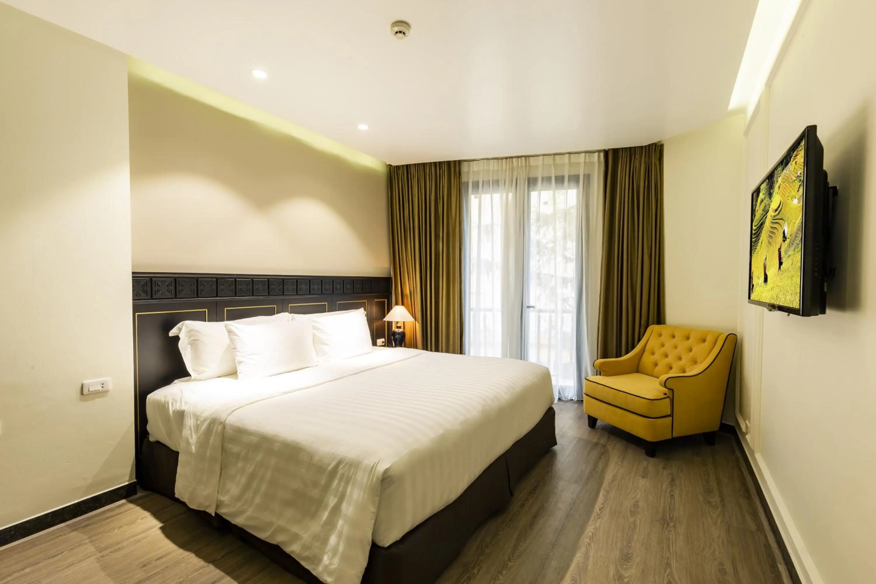 Photo of the whole room, Bed in Hotel Sapa Square Affiliated by Melia