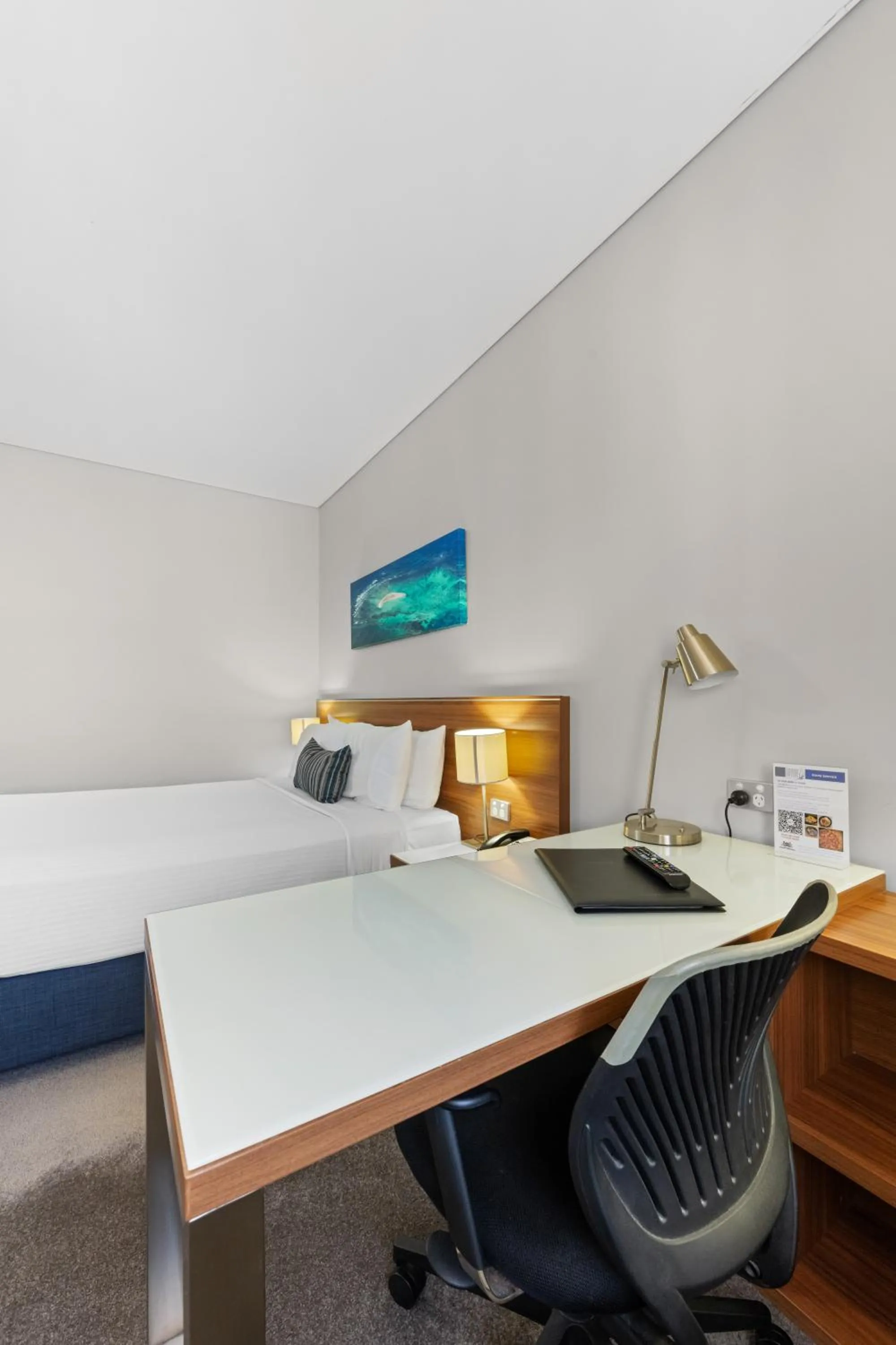 Bed in Ocean Centre Hotel