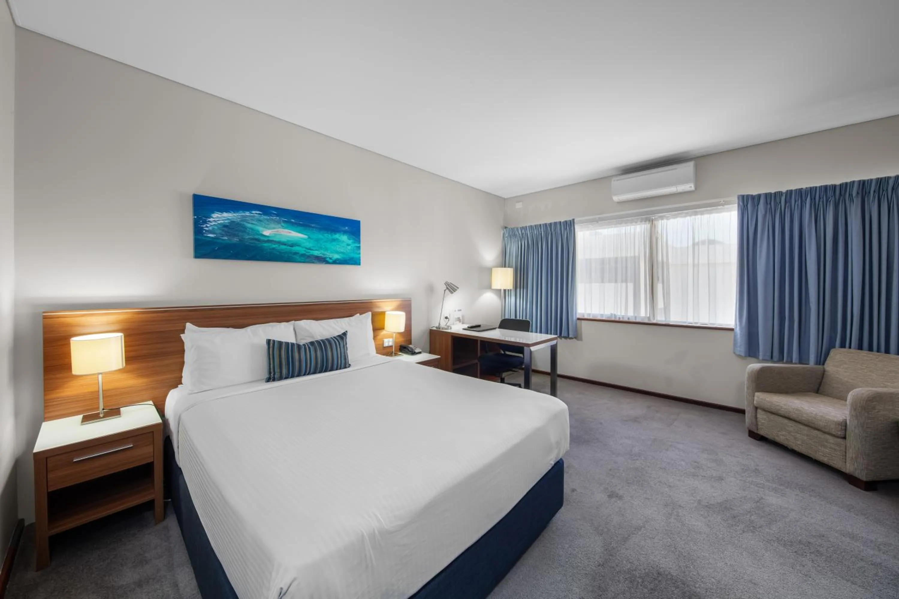 Bed in Ocean Centre Hotel