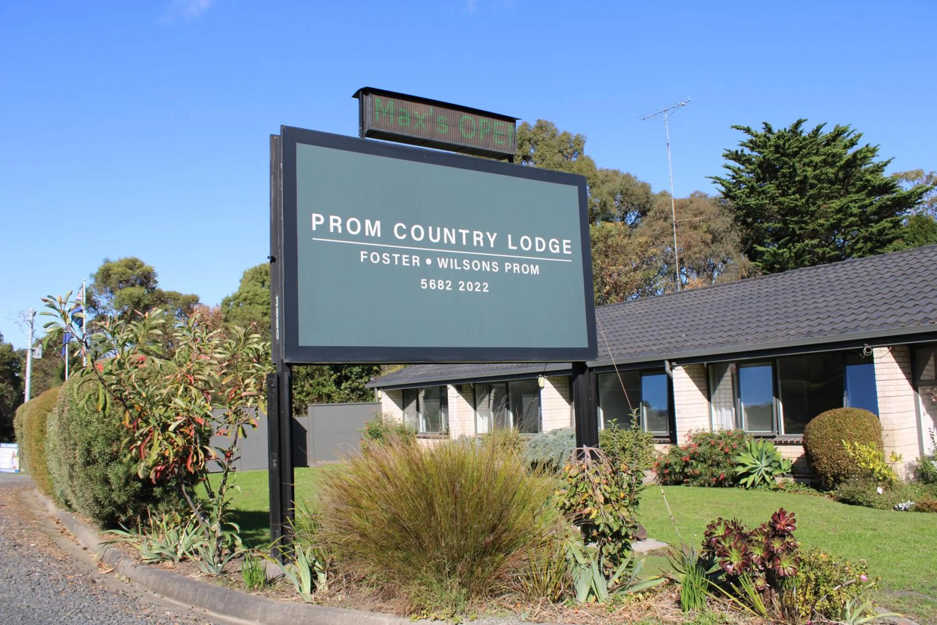 Property logo or sign in Prom Country Lodge