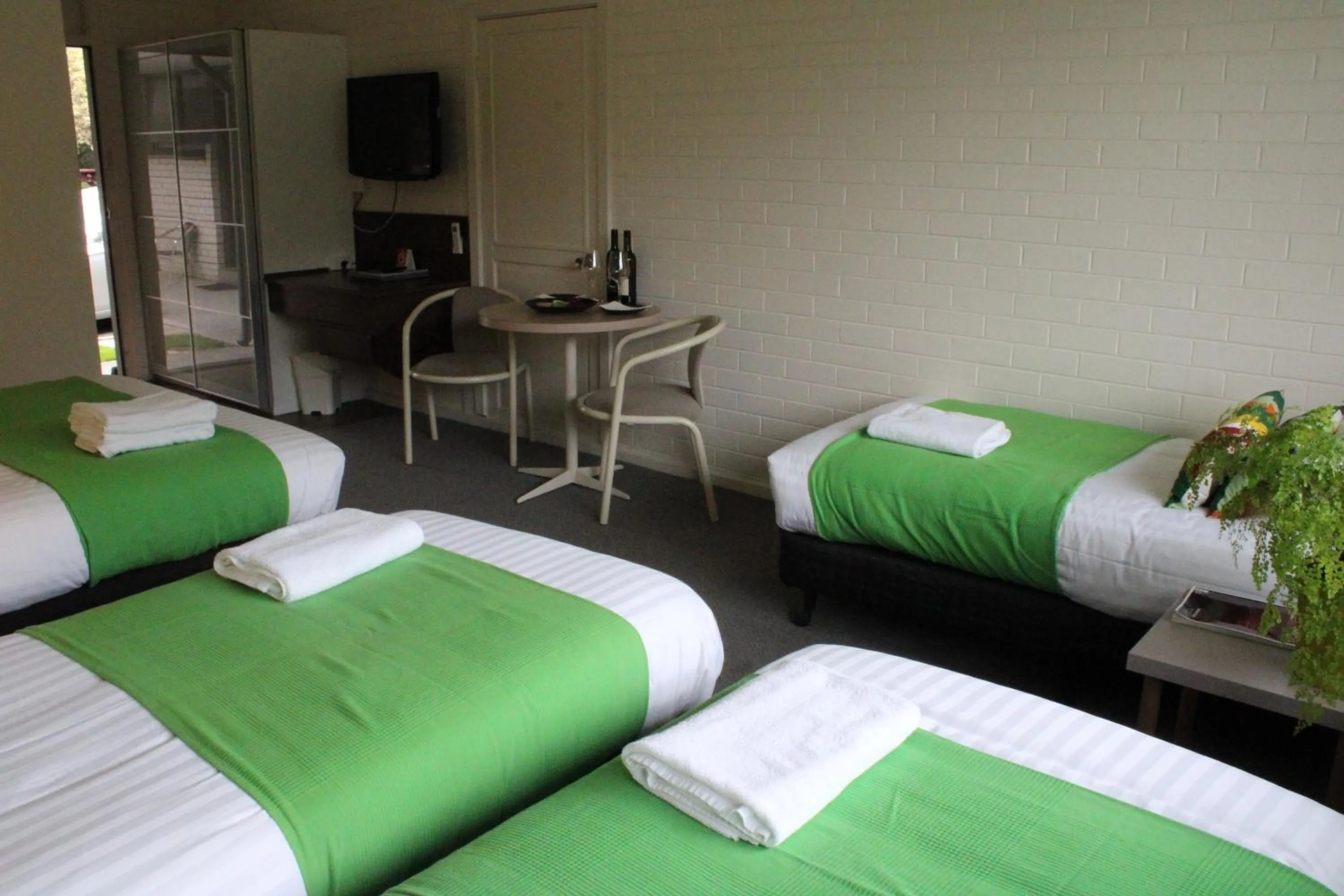 Photo of the whole room, Bed in Prom Country Lodge