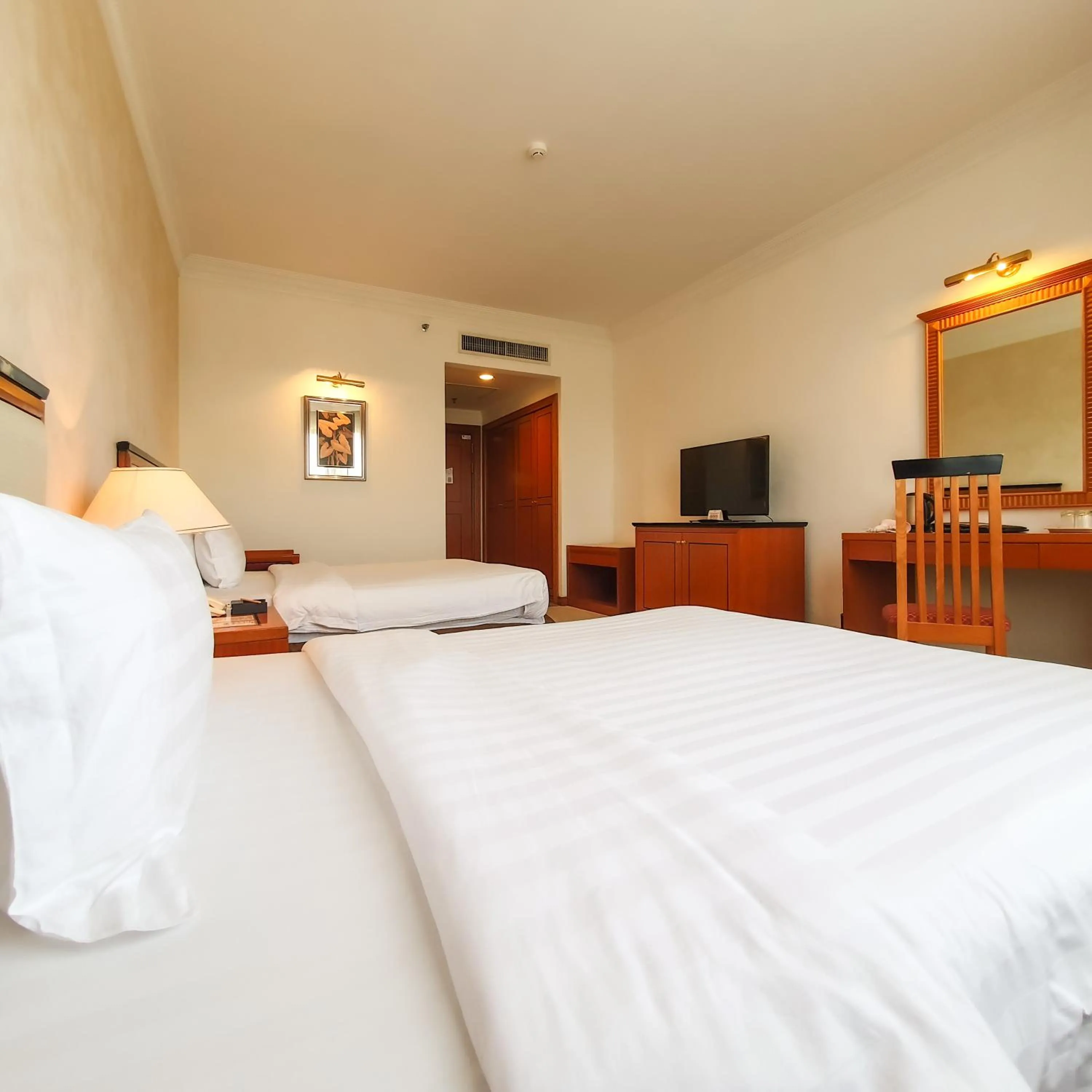 Bedroom, Bed in Parkview Hotel