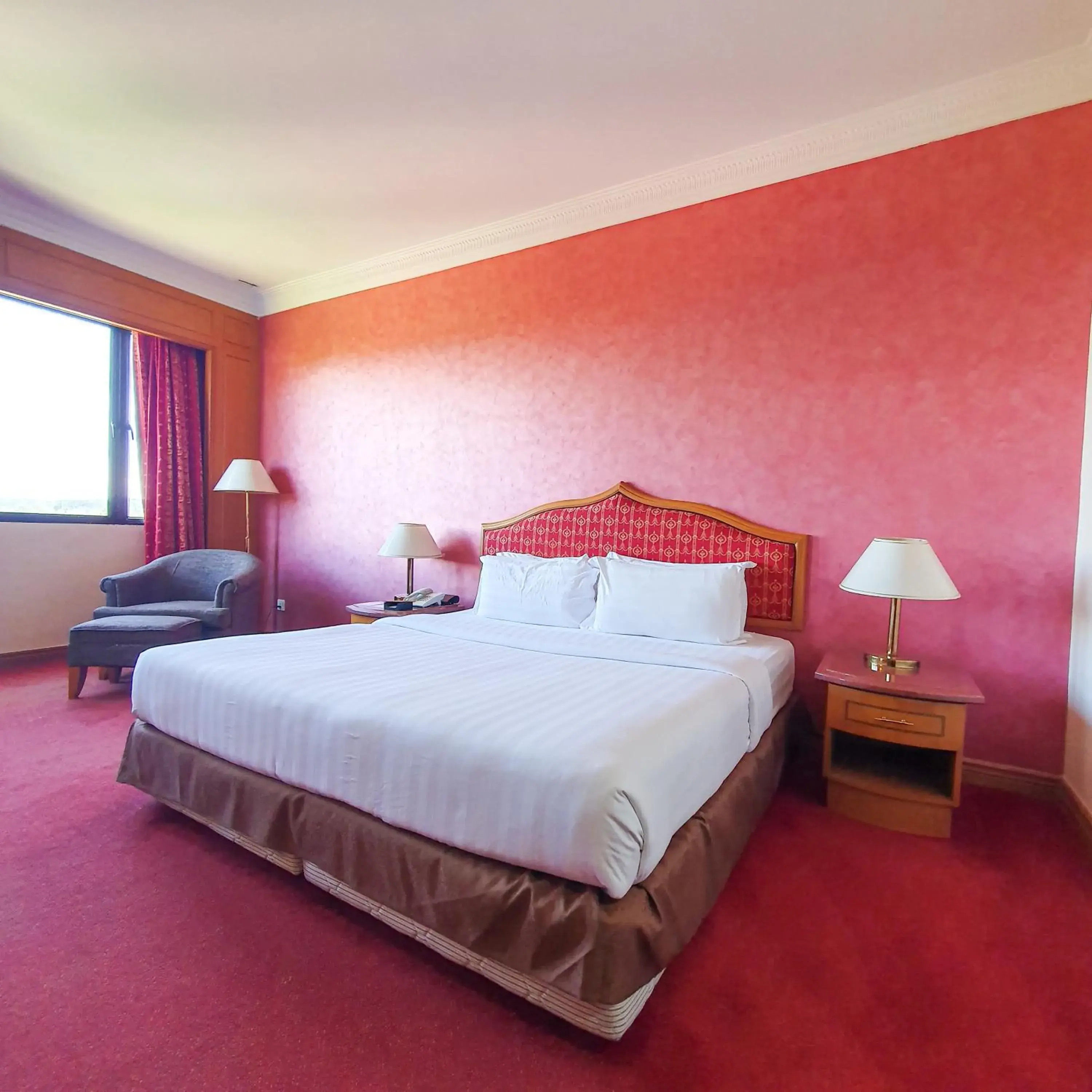 Superior King Room - Non-Smoking in Parkview Hotel Superior King Room - Non-Smoking in Parkview Hotel