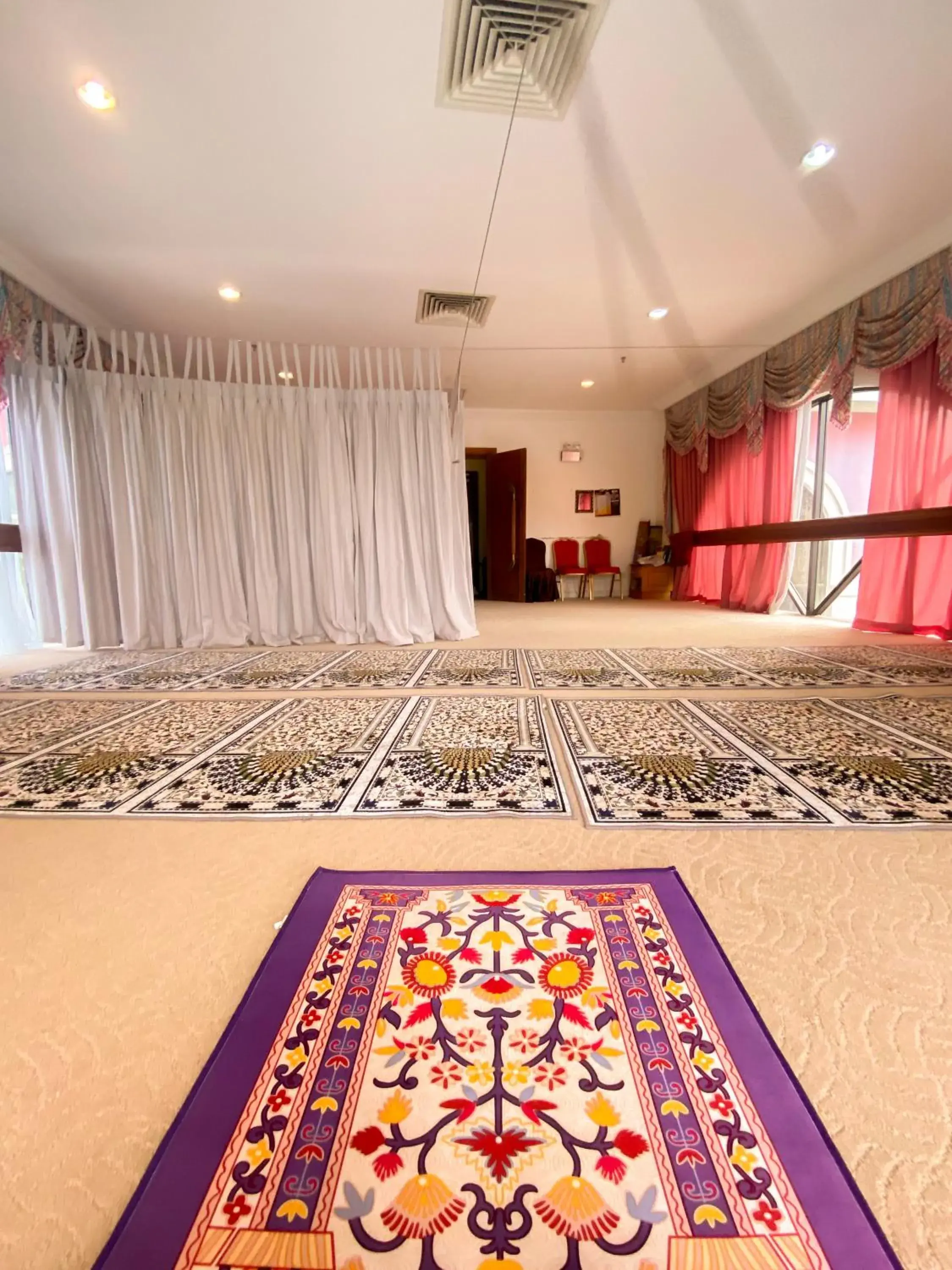 Place of worship, Bed in Parkview Hotel Place of worship, Bed in Parkview Hotel