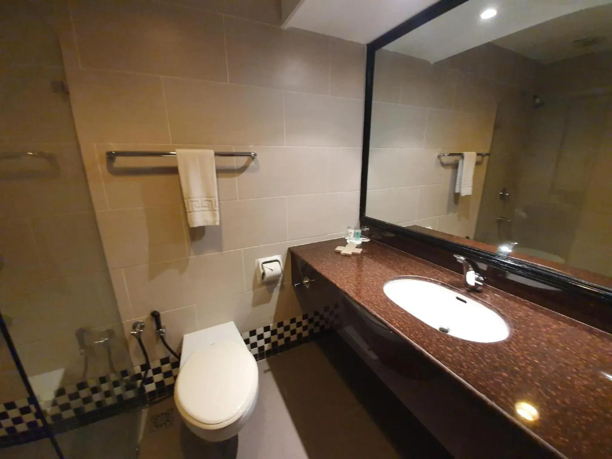 Bathroom in Parkview Hotel Bathroom in Parkview Hotel