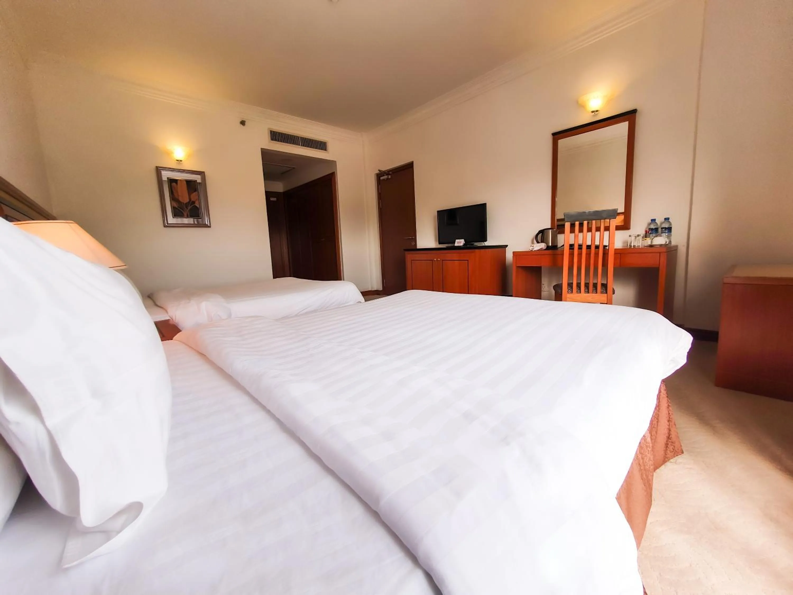 Bedroom, Bed in Parkview Hotel