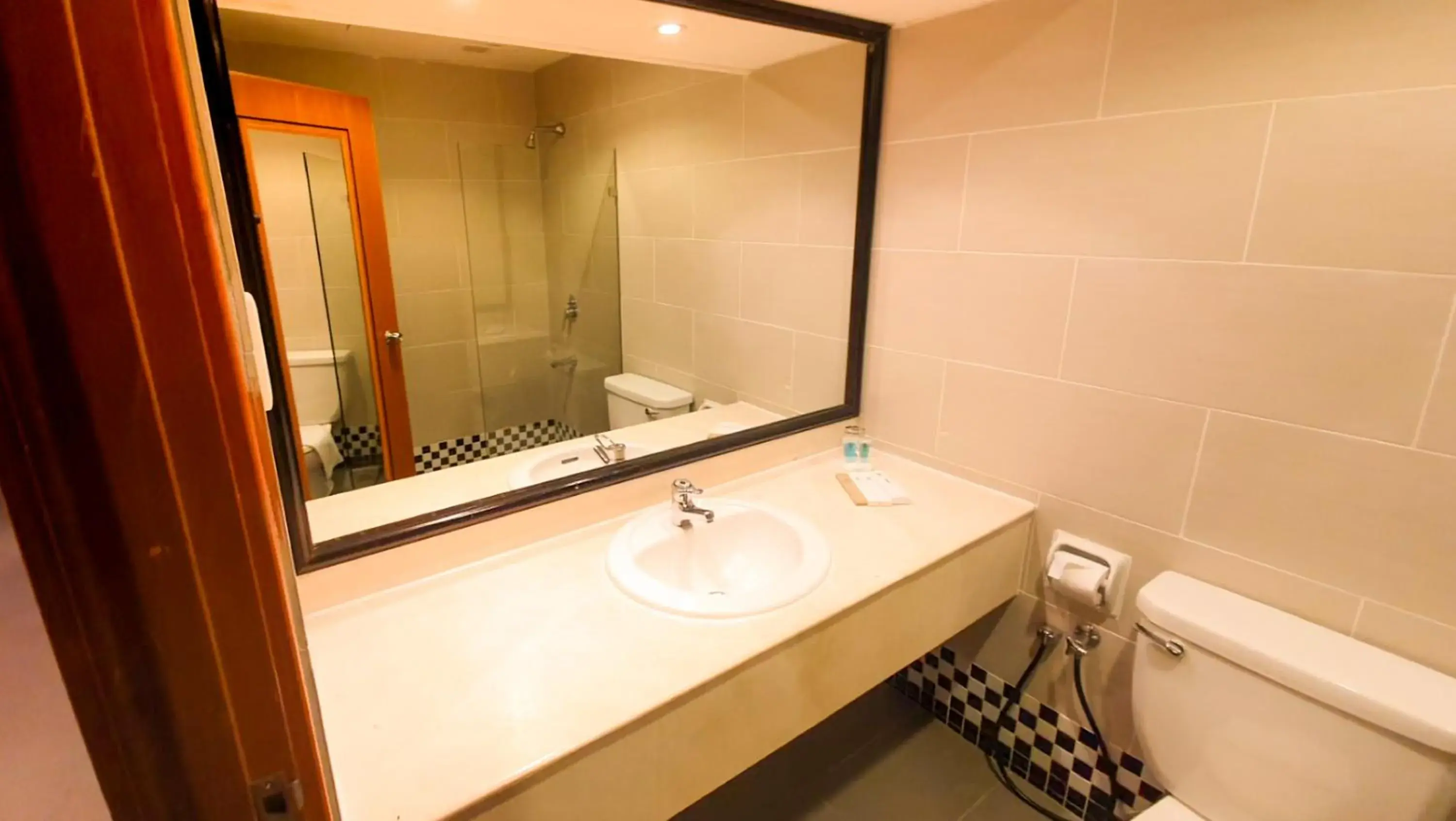 Bathroom in Parkview Hotel Bathroom in Parkview Hotel