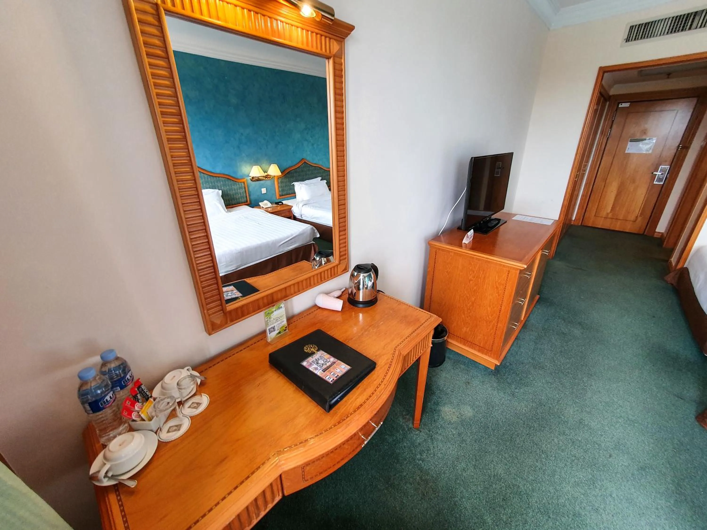 Bedroom, Bed in Parkview Hotel