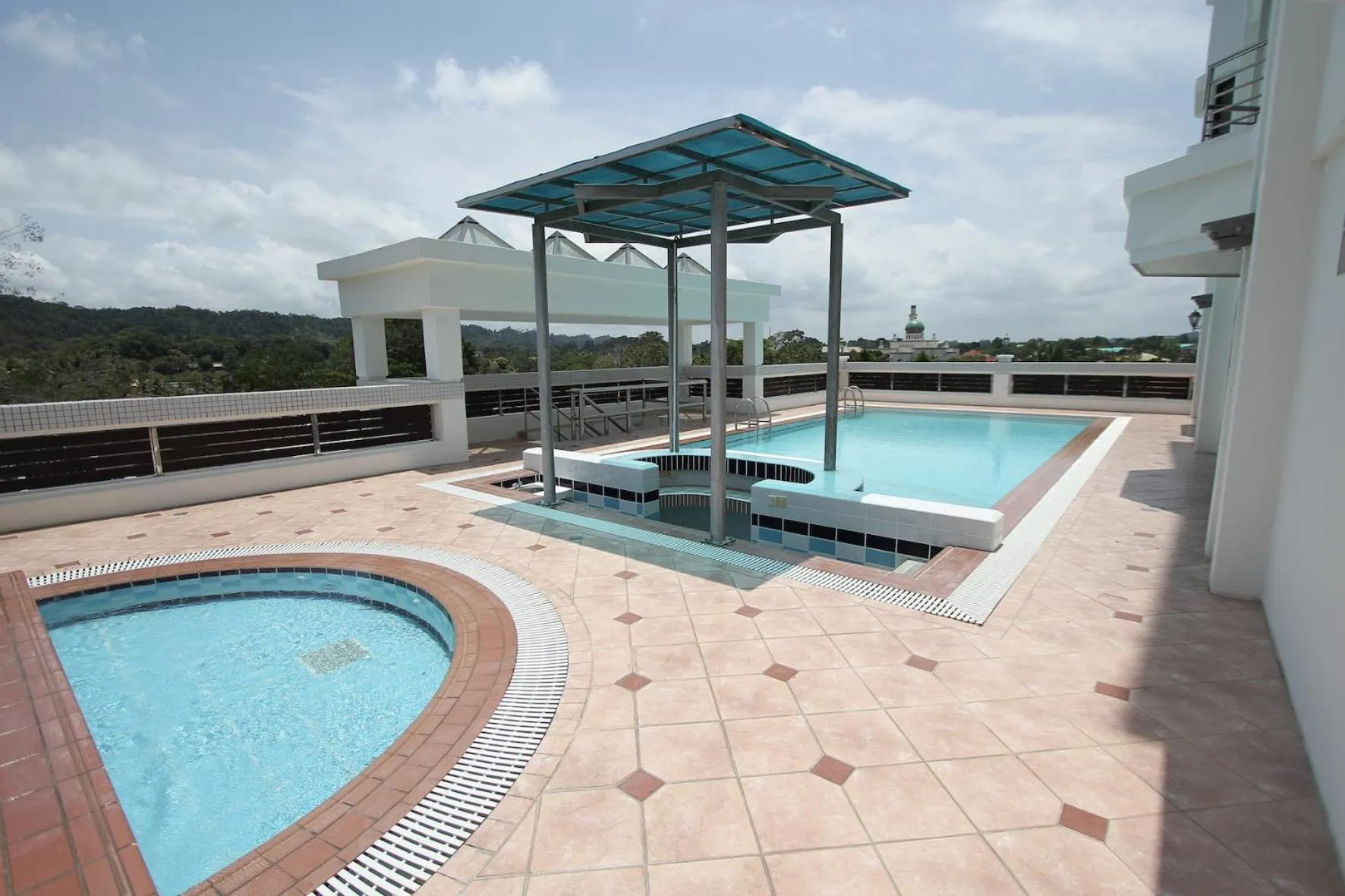 Swimming pool in Parkview Hotel