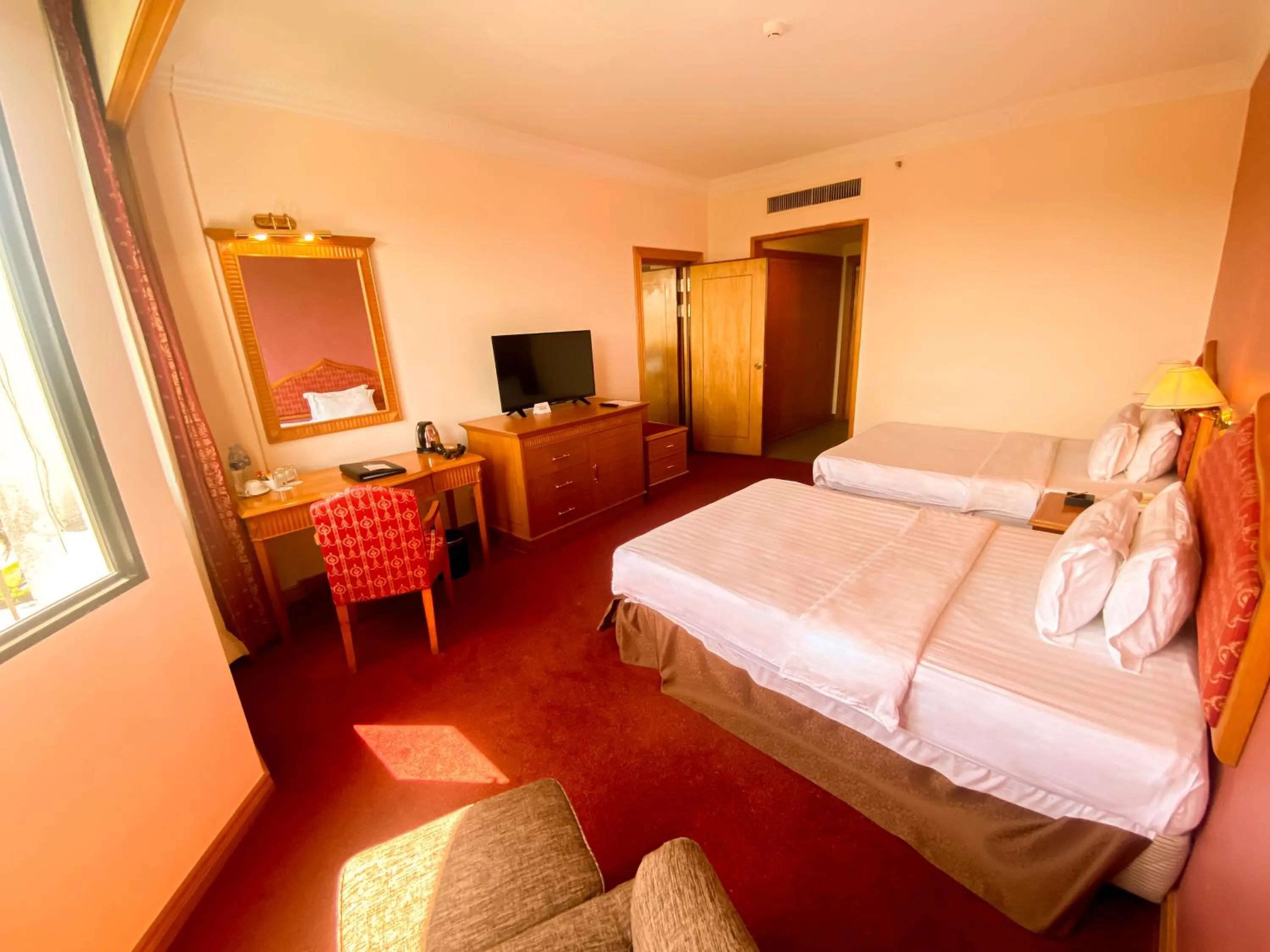 Bedroom, Bed in Parkview Hotel