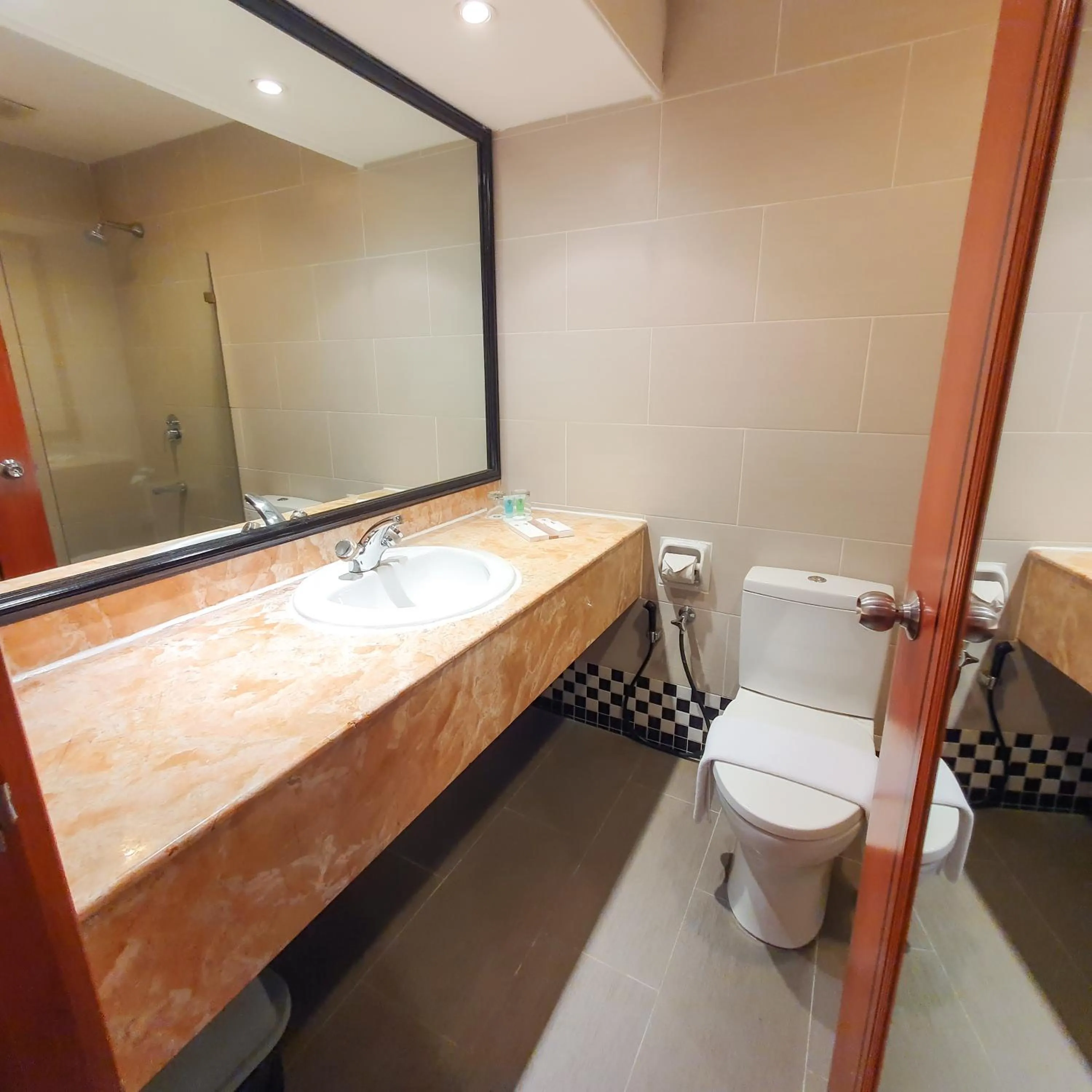 Bathroom in Parkview Hotel