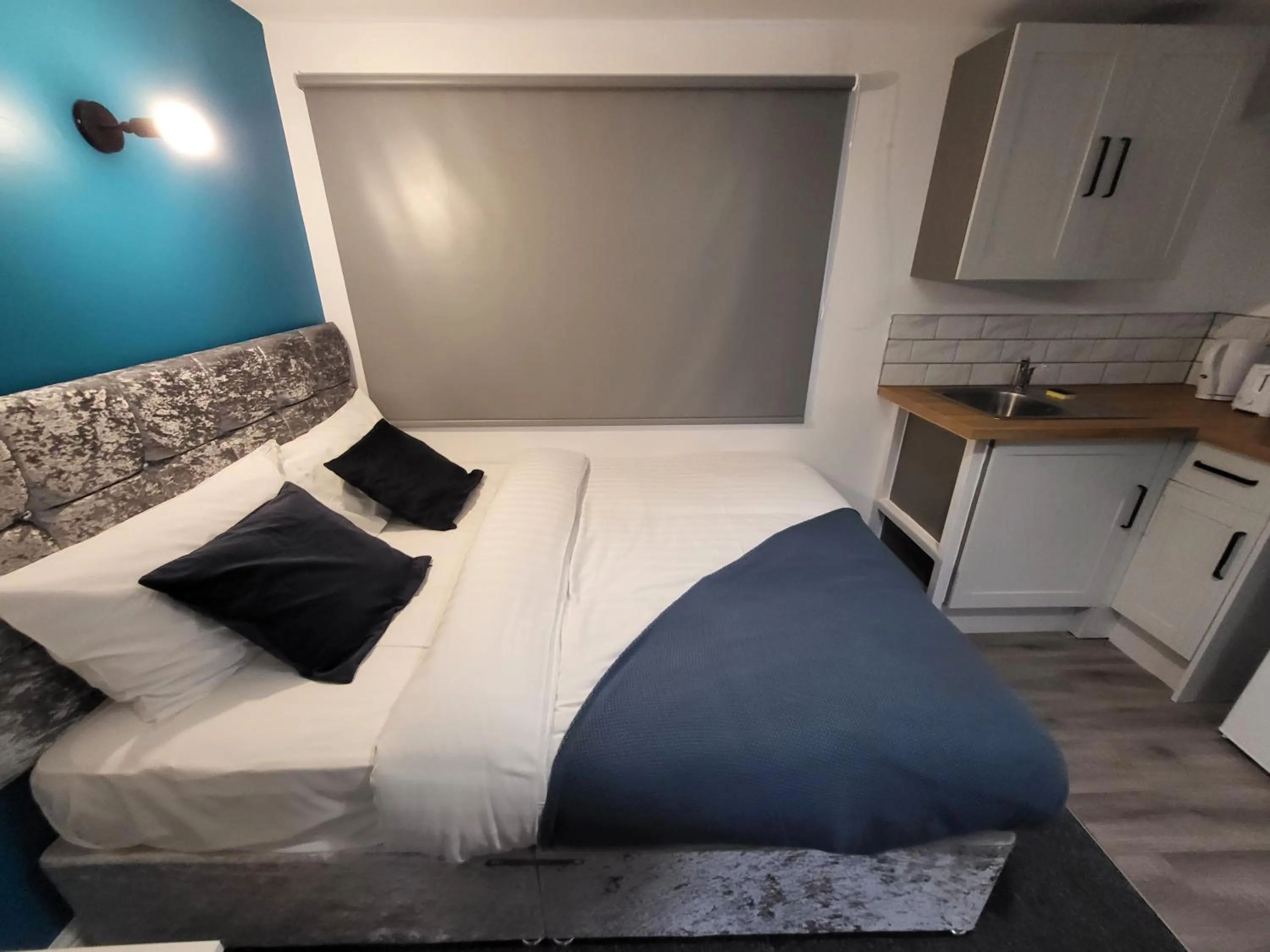 Bed in Premier Studios Nottingham - Tring Vale