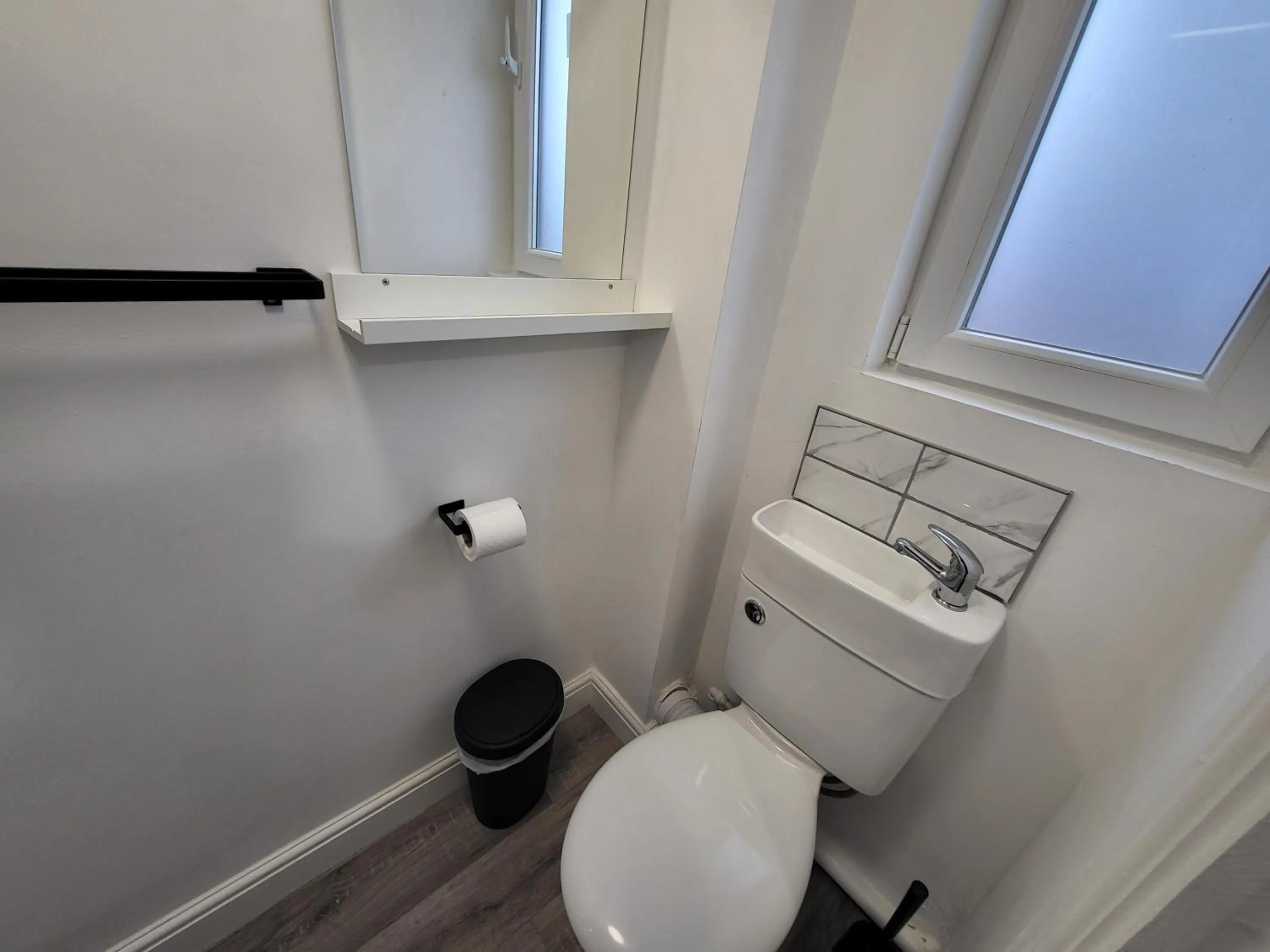 Toilet in Premier Studios Nottingham - Tring Vale