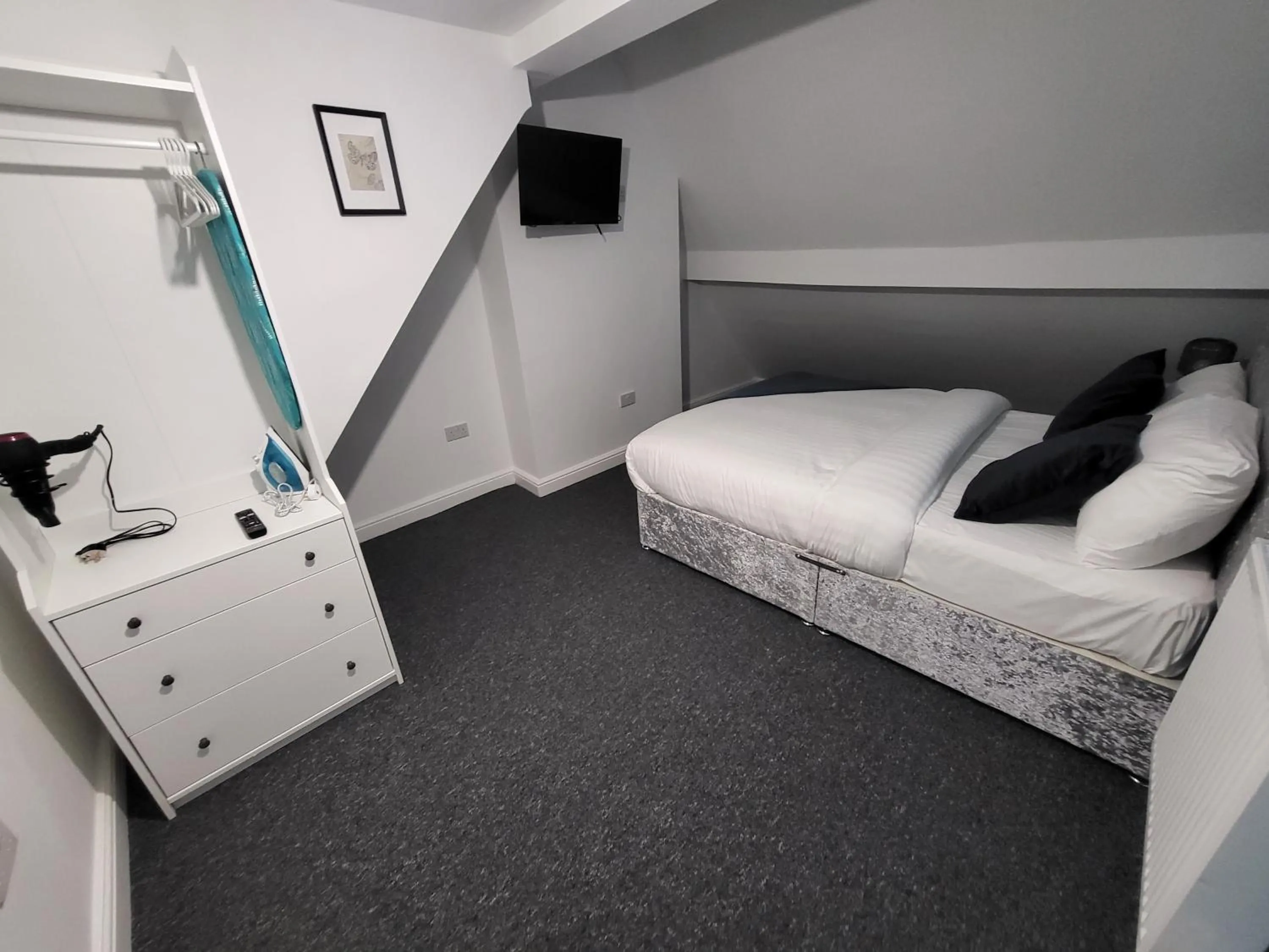 Bed in Premier Studios Nottingham - Tring Vale