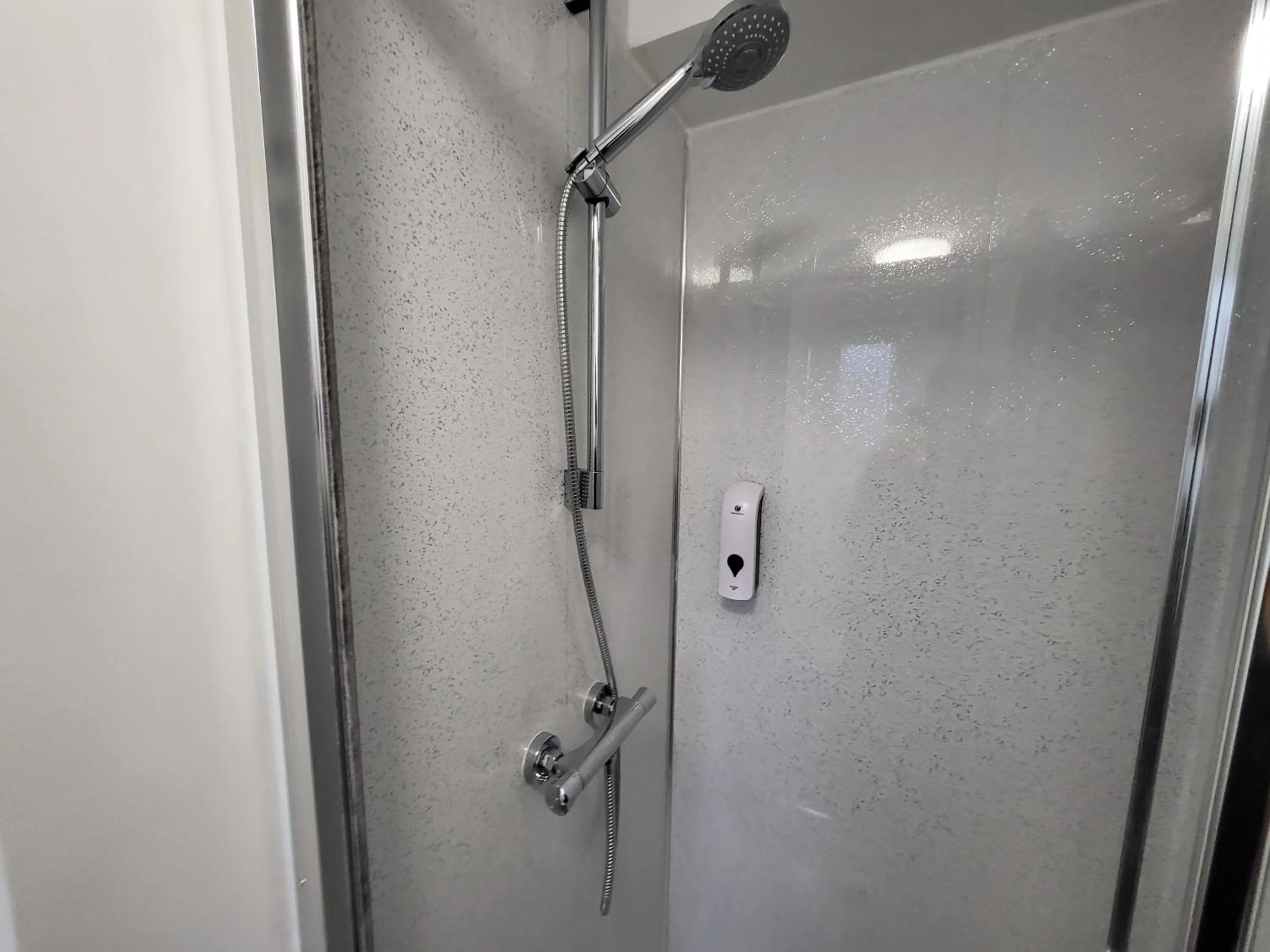 Shower in Premier Studios Nottingham - Tring Vale