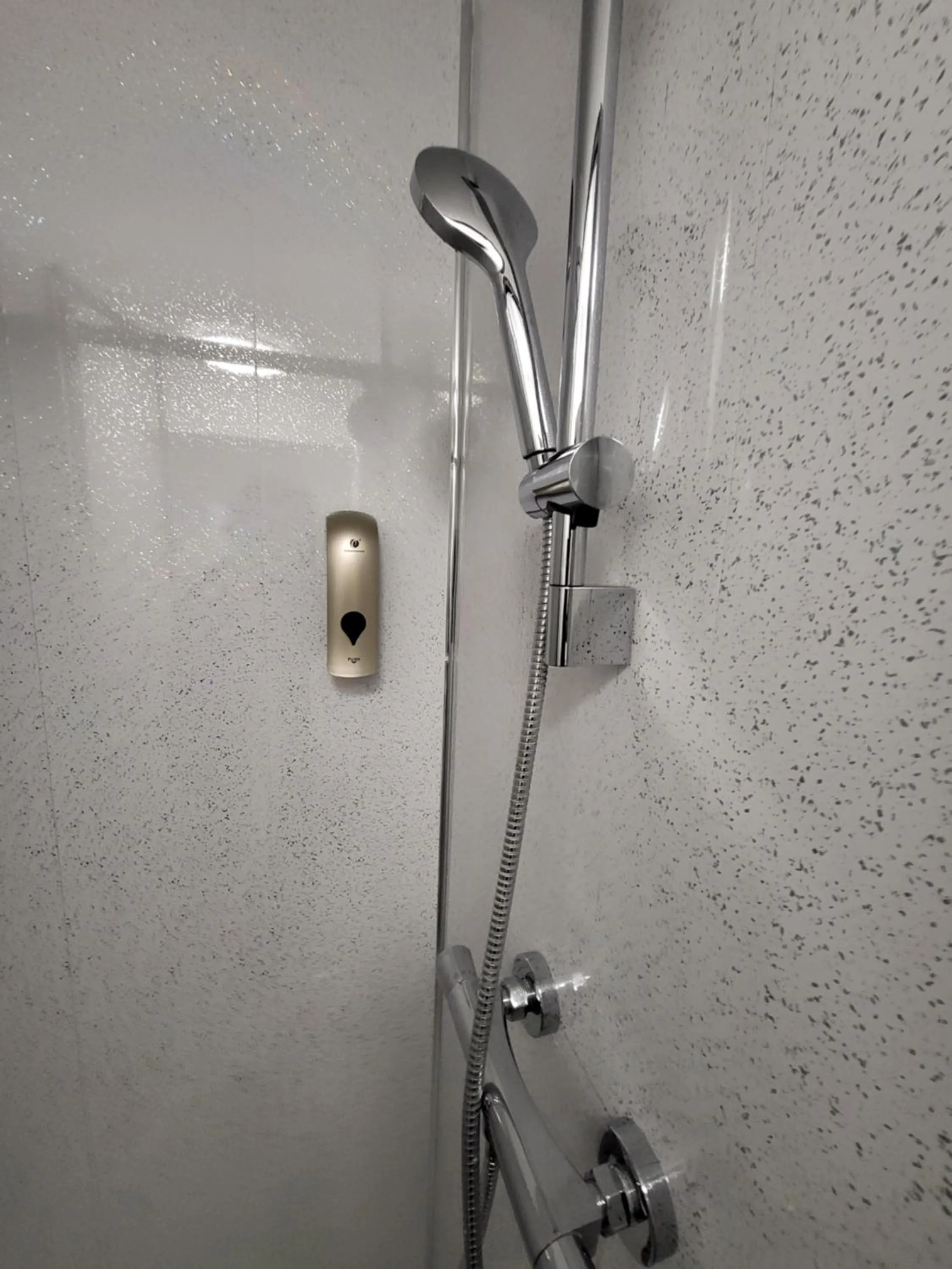 Shower in Premier Studios Nottingham - Tring Vale