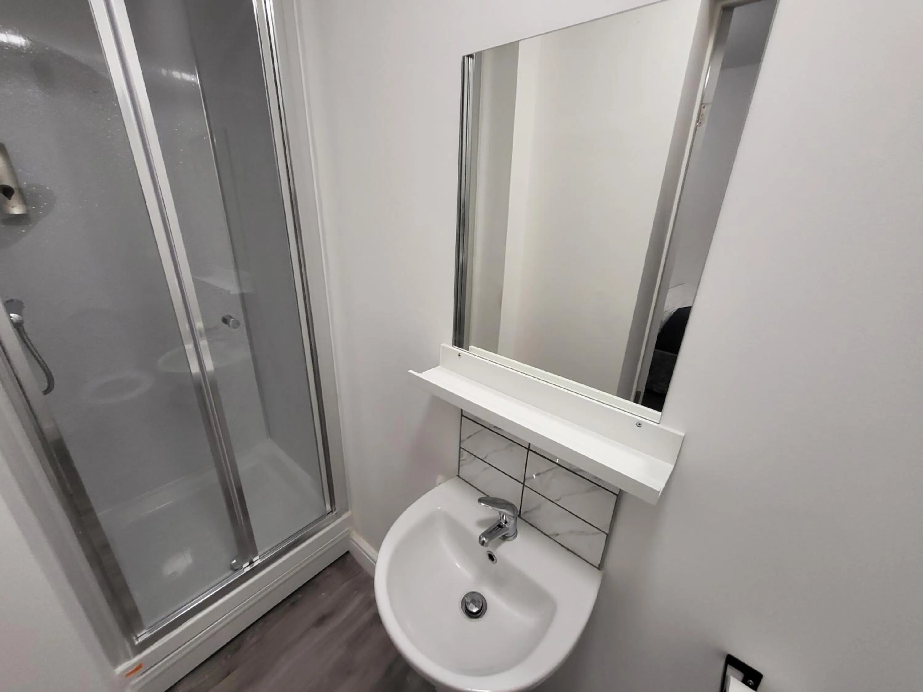 Shower in Premier Studios Nottingham - Tring Vale