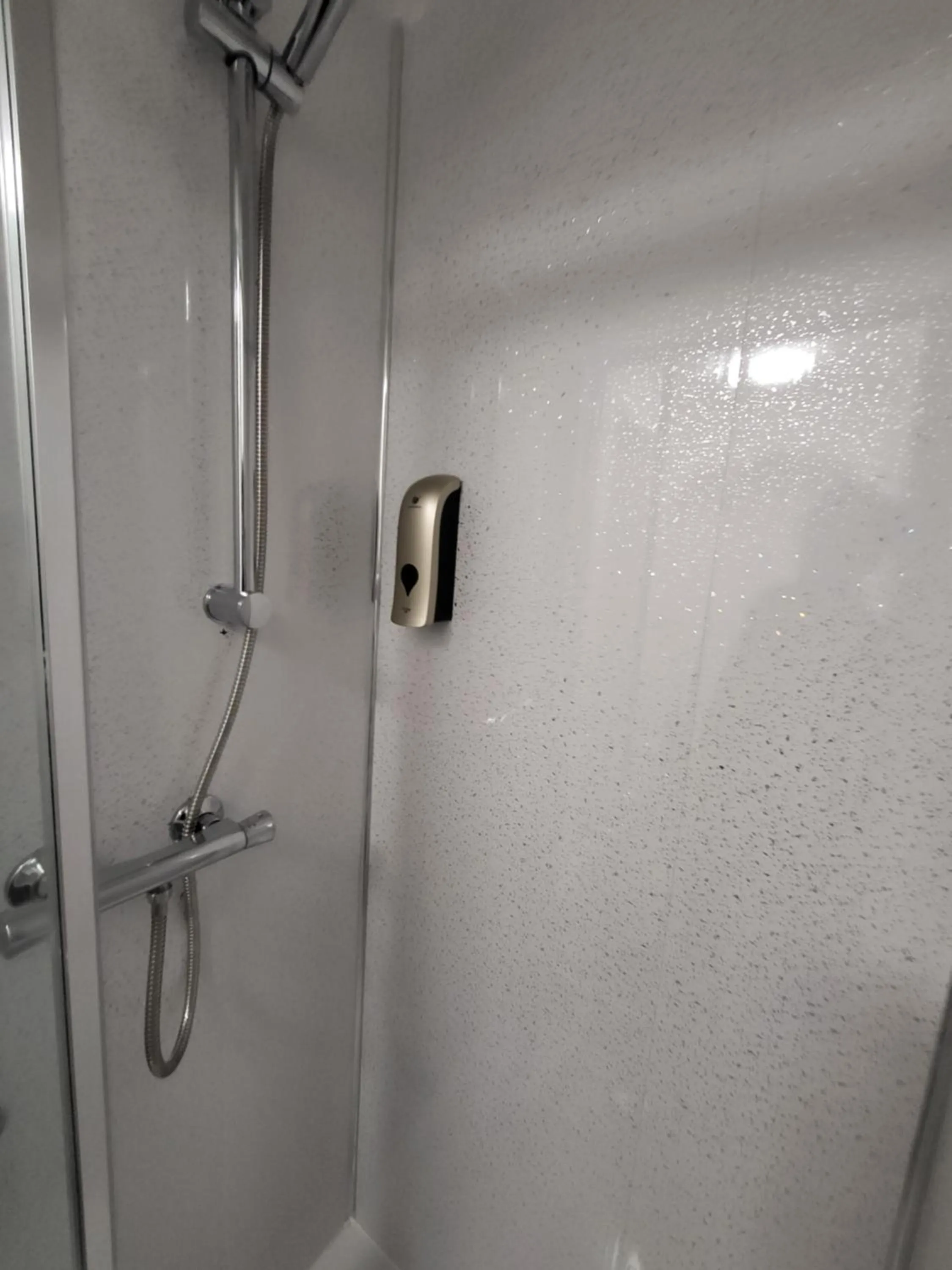 Shower in Premier Studios Nottingham - Tring Vale