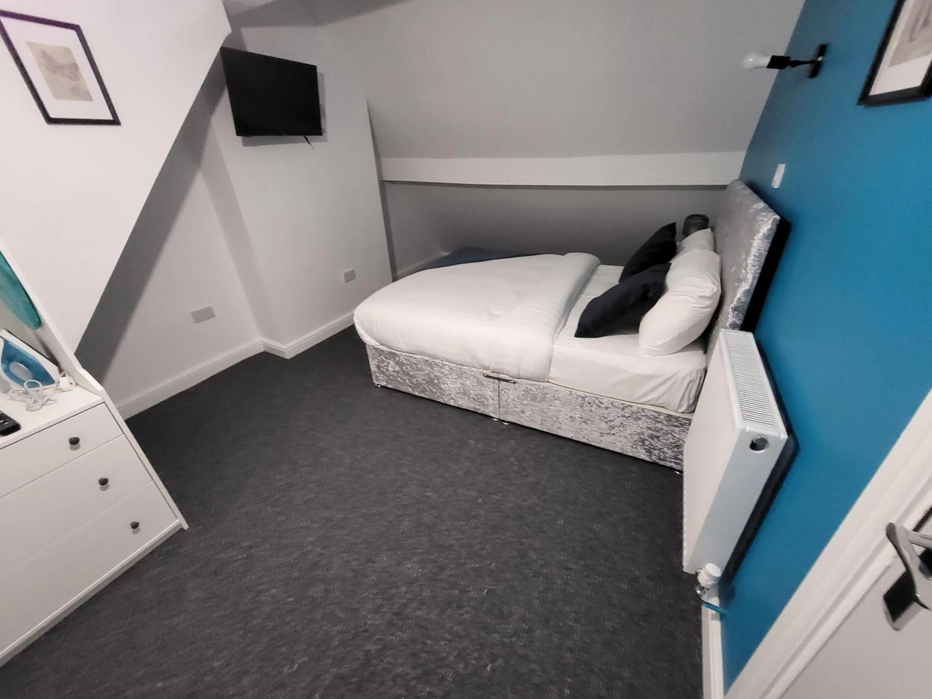 Bed in Premier Studios Nottingham - Tring Vale