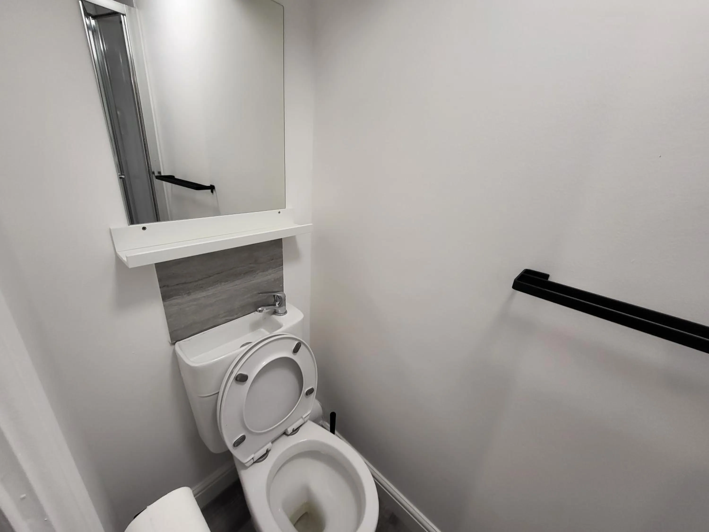 Shower in Premier Studios Nottingham - Tring Vale