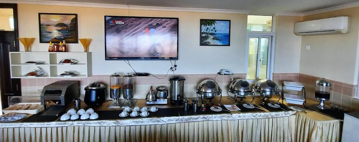 Restaurant/places to eat in Island Paradise Inn