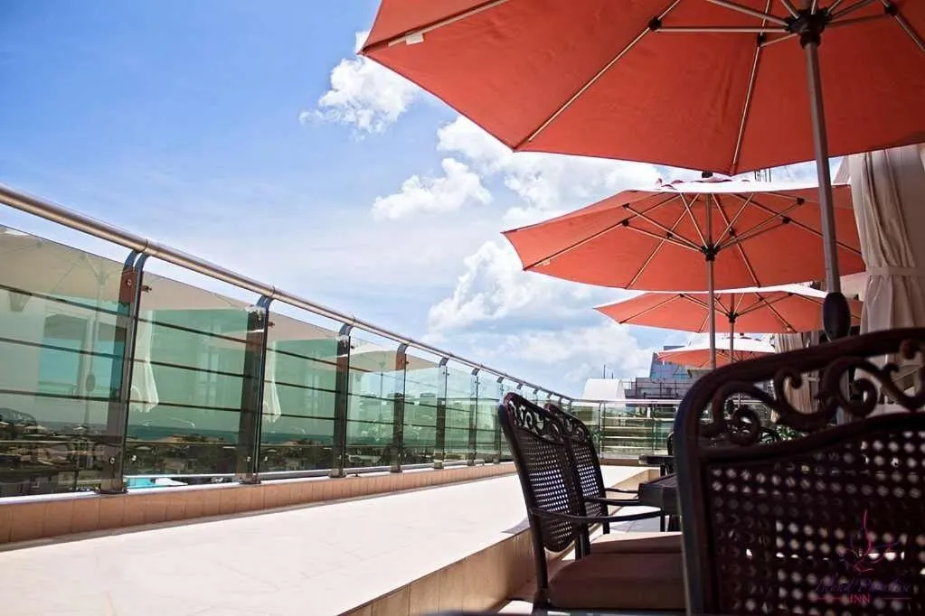 Restaurant/places to eat in Island Paradise Inn