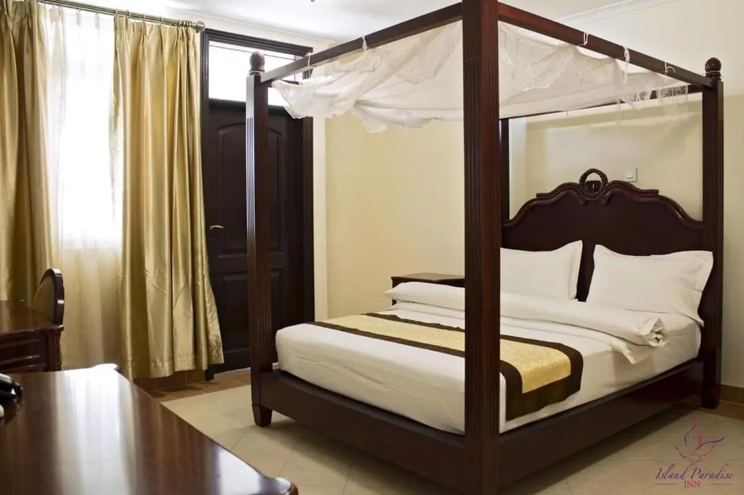 Bed in Island Paradise Inn