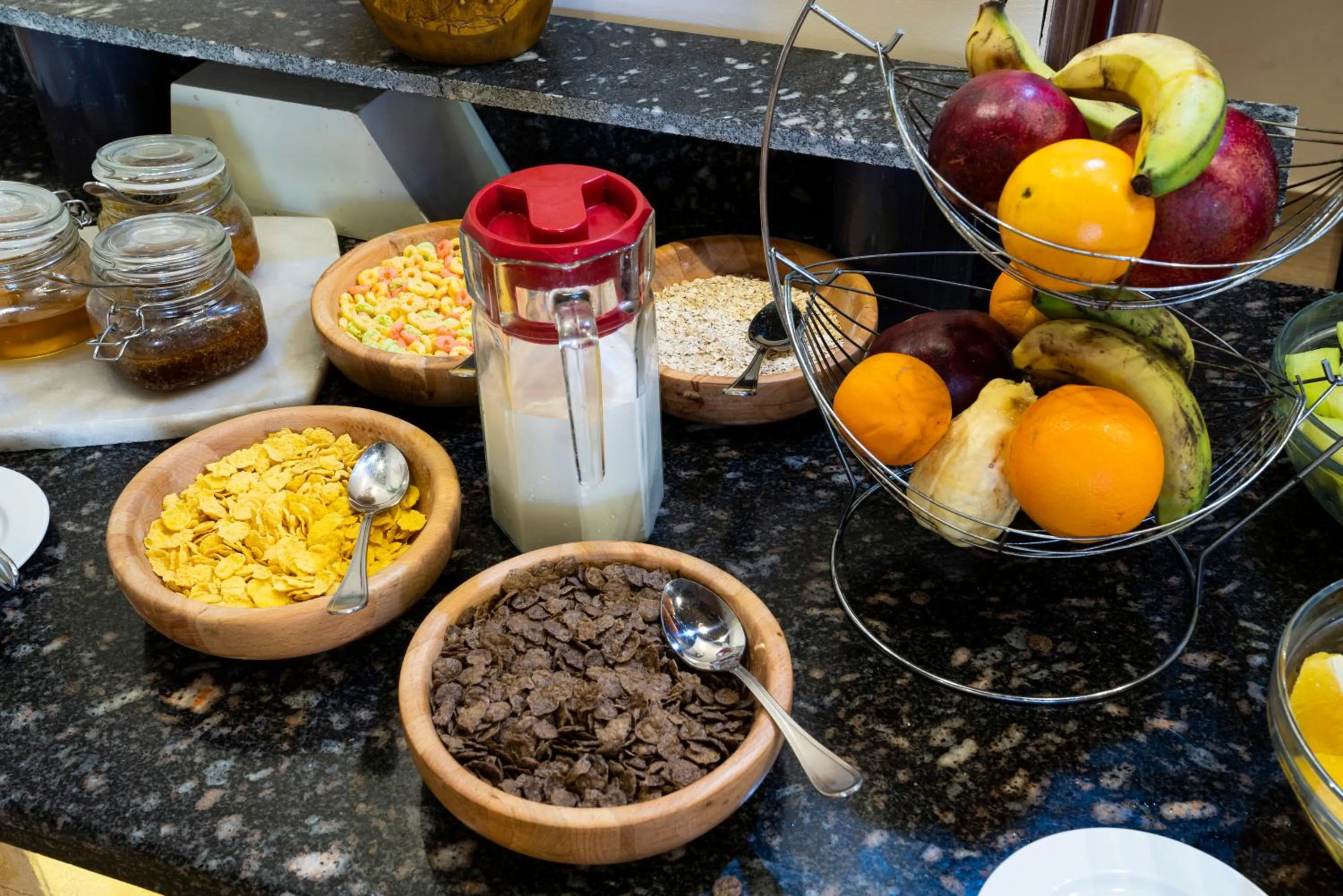 Food and drinks in Al-Dora Beach Resort