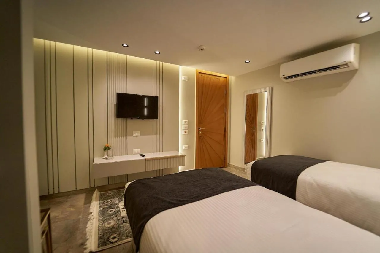 Deluxe Twin Room in Pyramids Charm Hotel