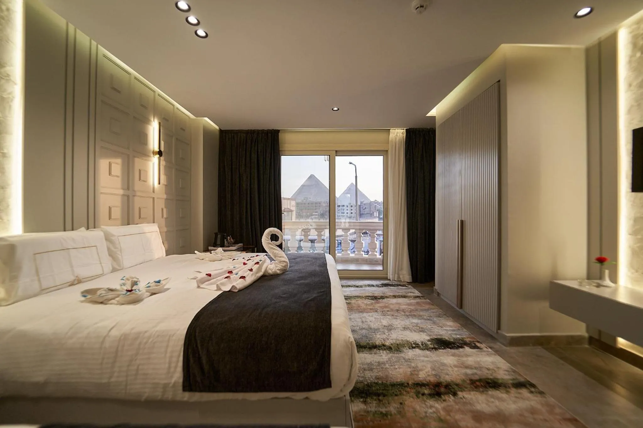 Deluxe Double Room with Balcony in Pyramids Charm Hotel