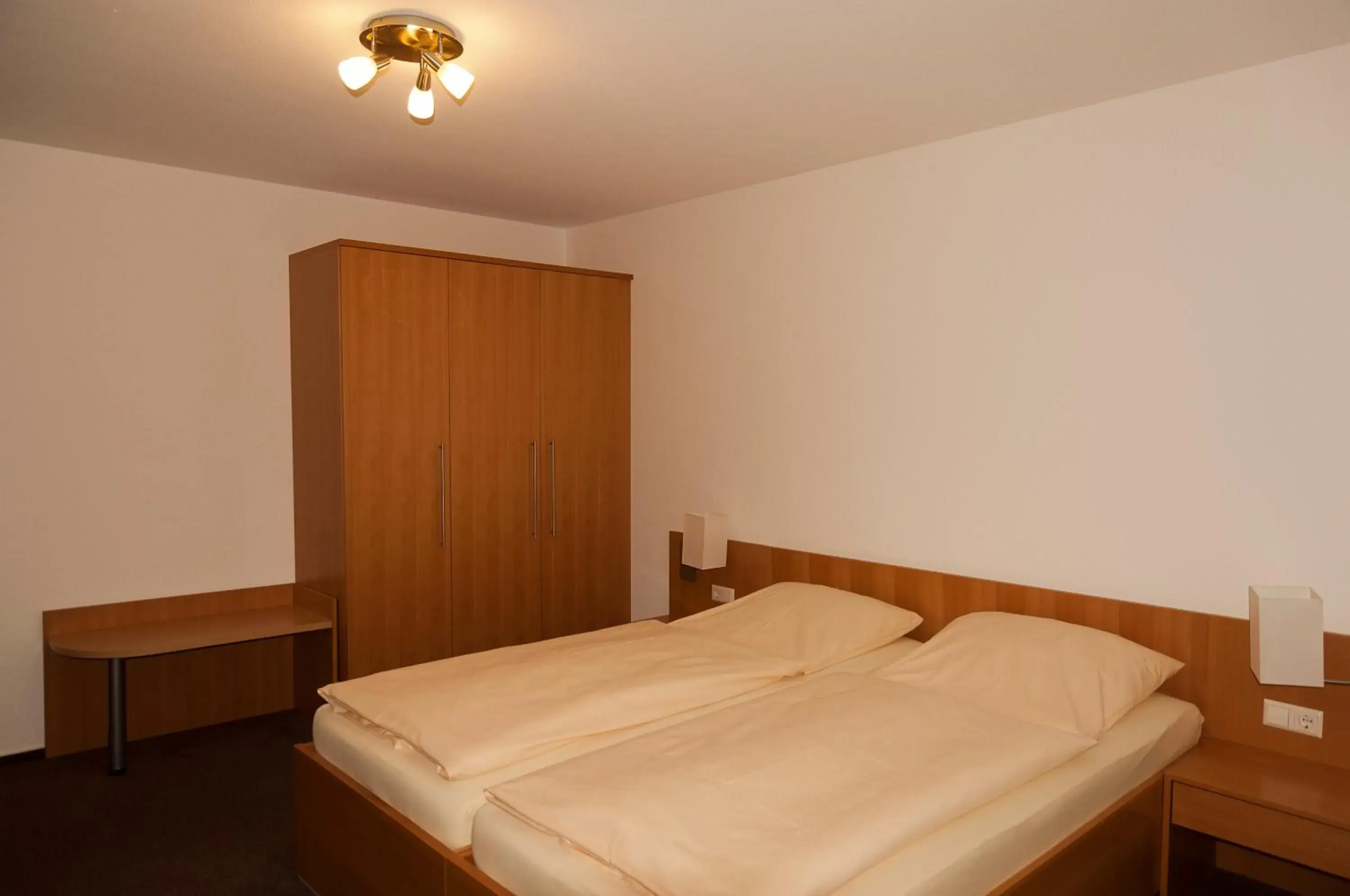 Double Room with Balcony in Hotel Haus Deutsch Krone Double Room with Balcony in Hotel Haus Deutsch Krone