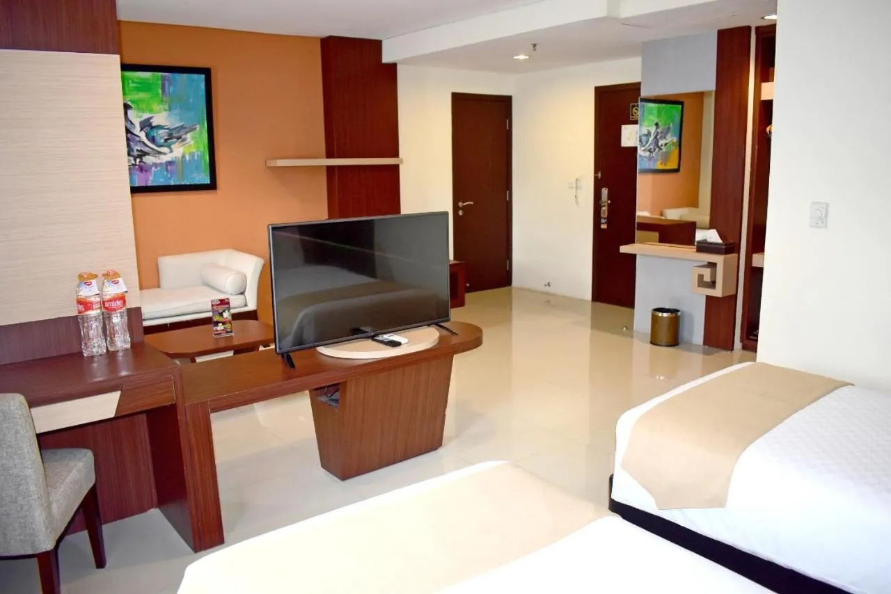 Bed in Noormans Hotel Semarang