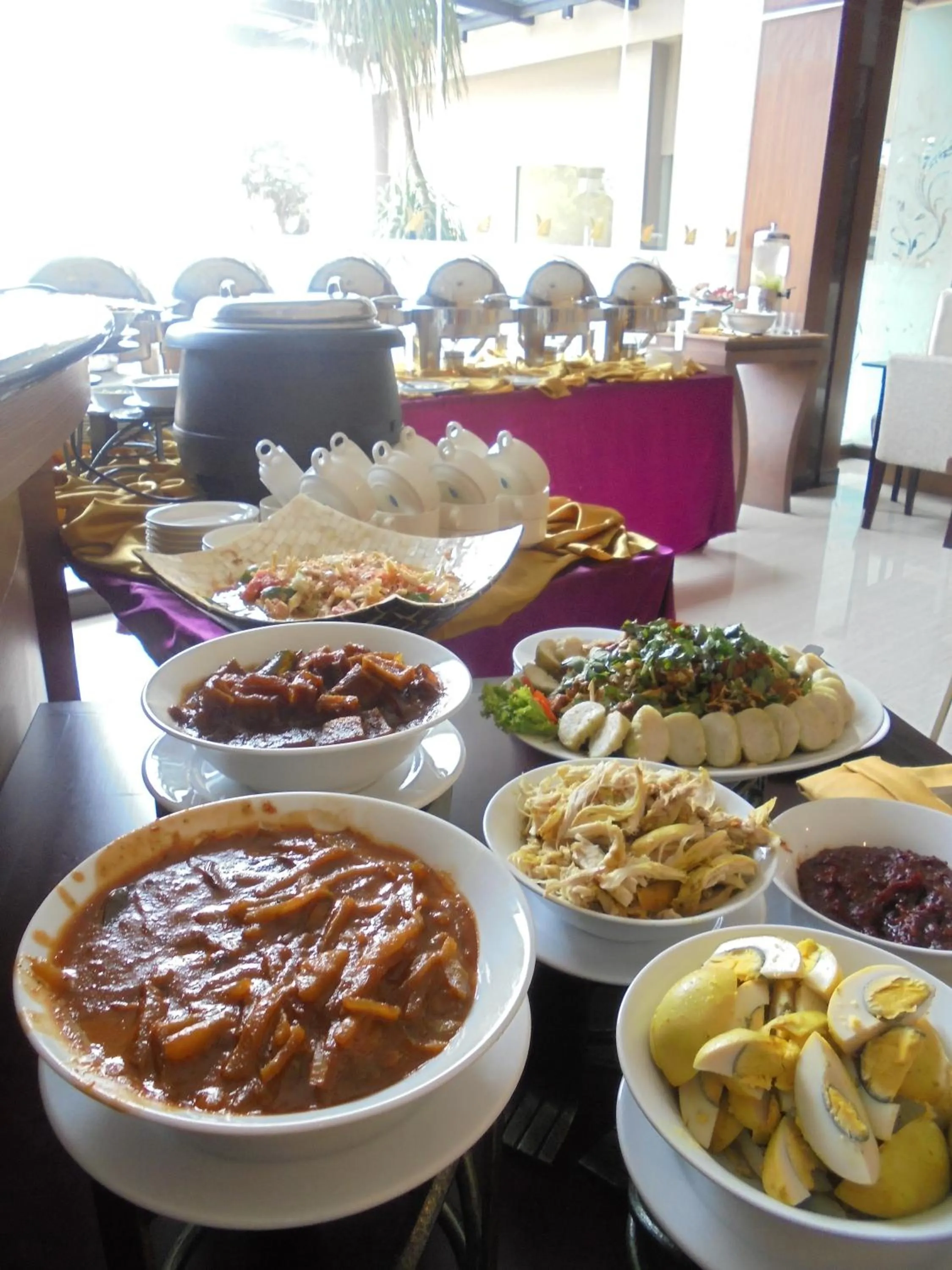 Food and drinks in Noormans Hotel Semarang